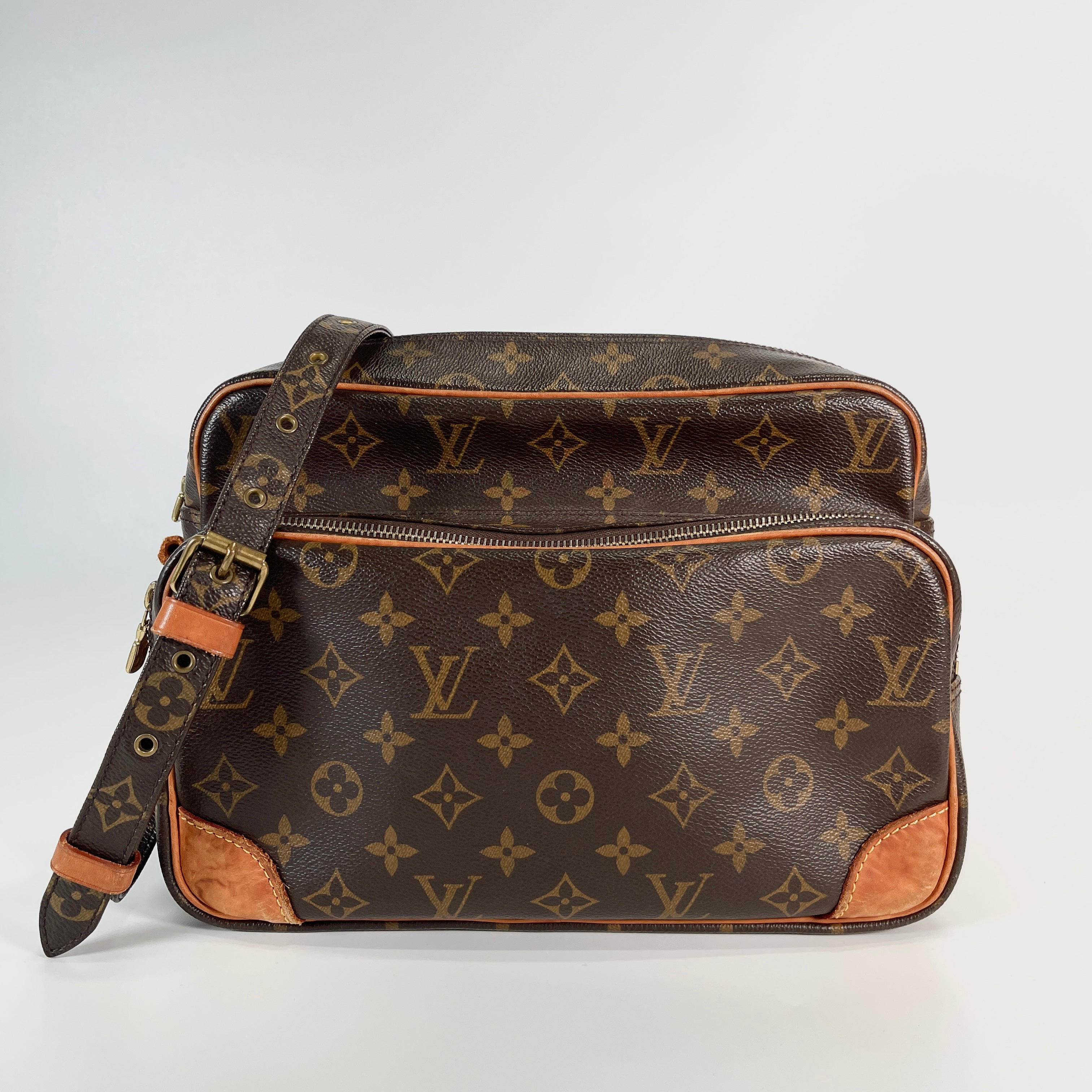 2605 secondhand LV Shoulder bag / Crossbody Bag Nile Monogram