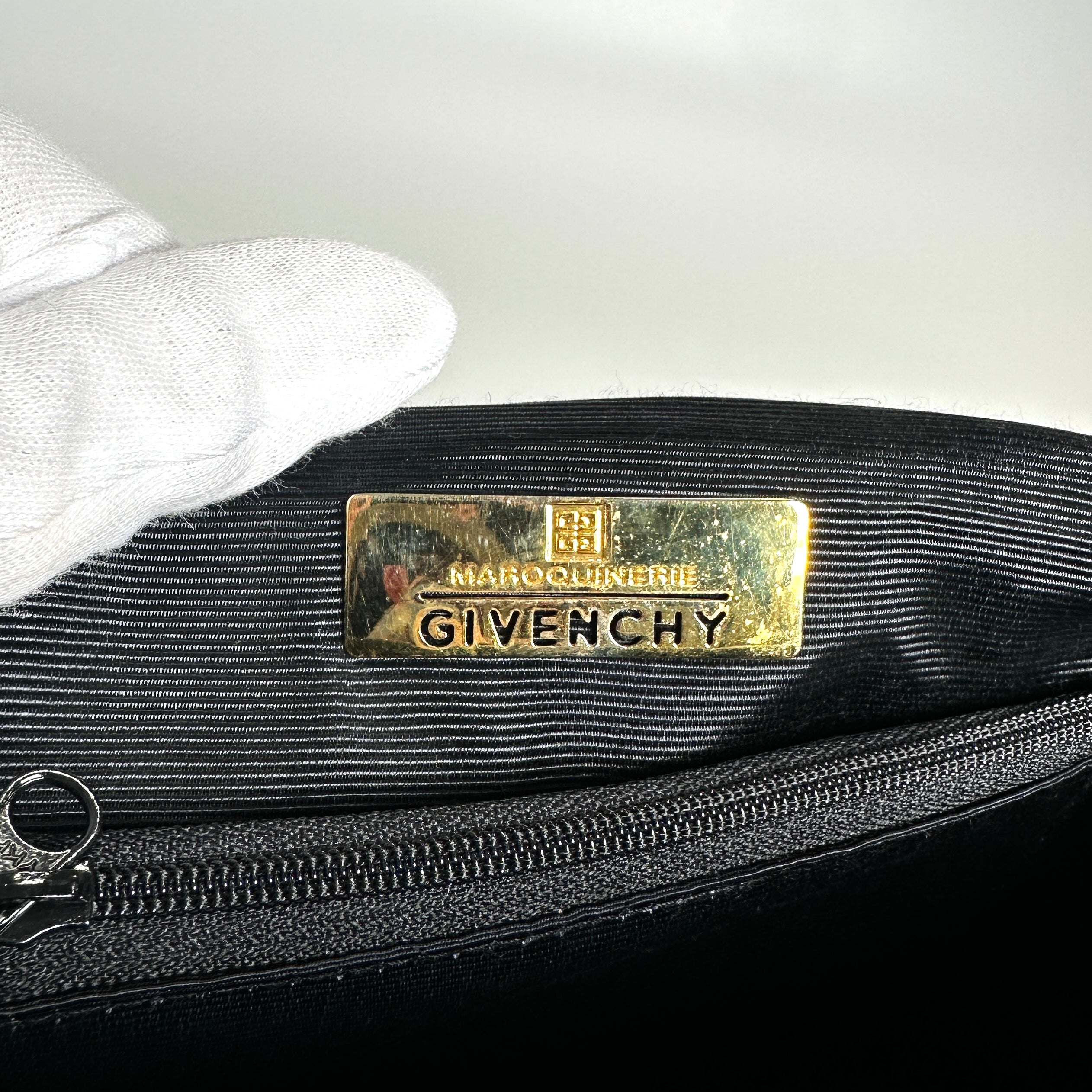 2604 secondhand GIVENCHY van hand bag