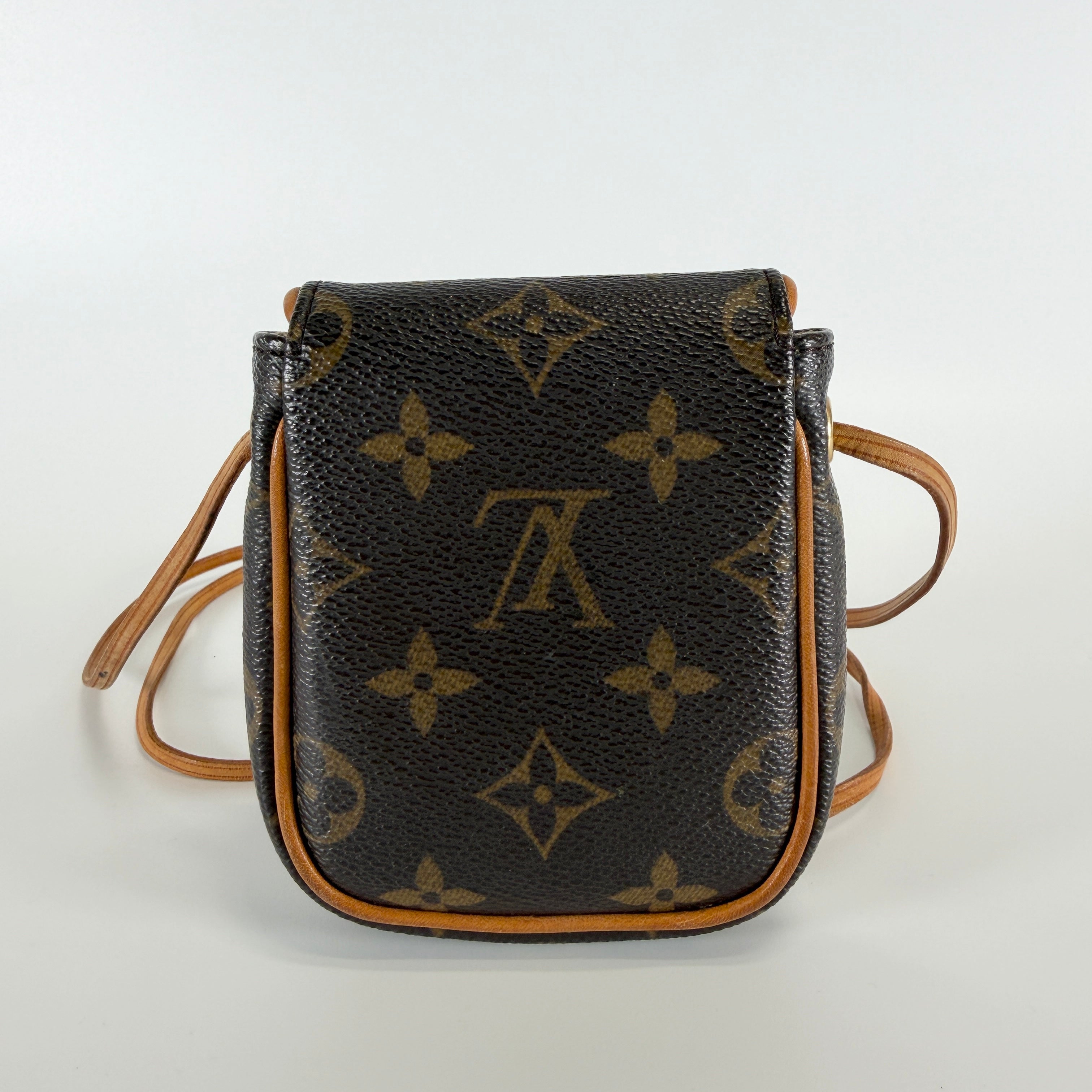 2606 secondhand LV Monogram Pochette