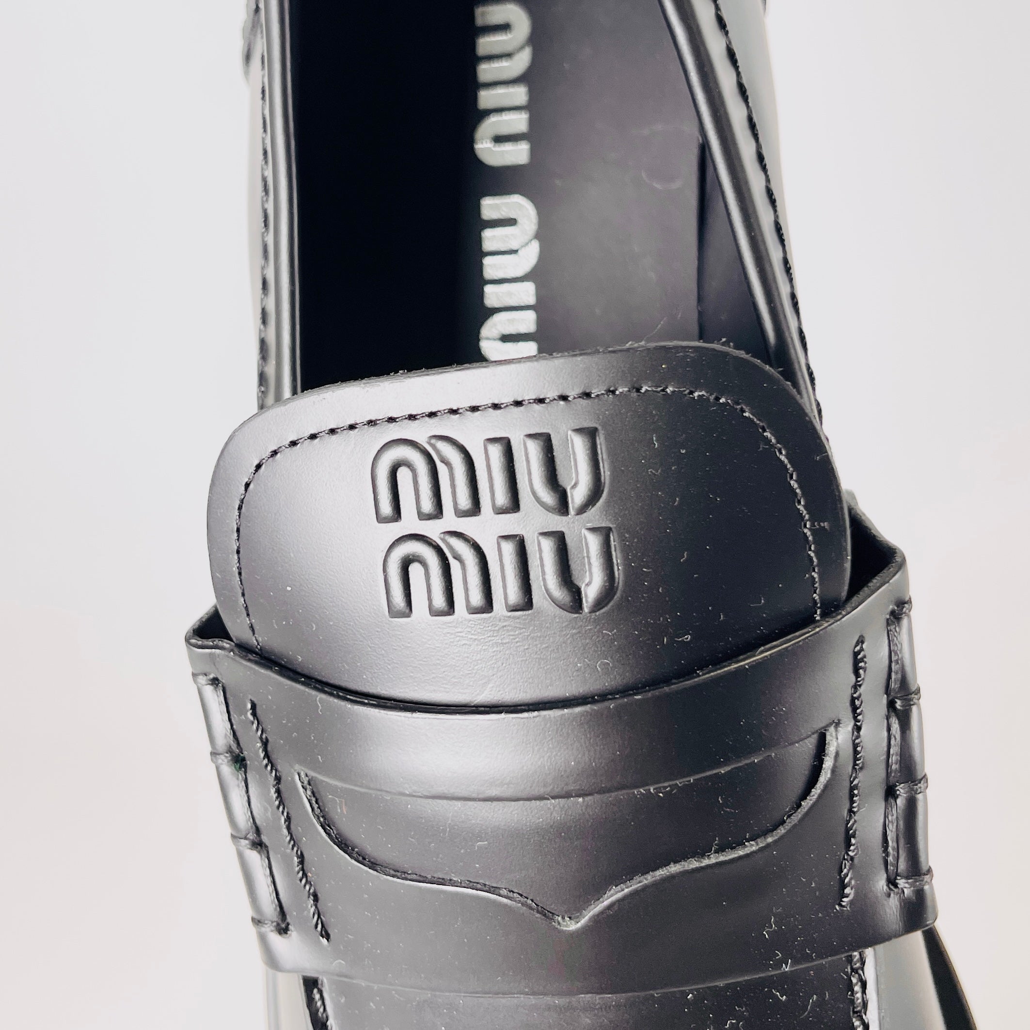 2606 secondhand MIUMIU leather Loafers 38 Women's black logo Embossing fur