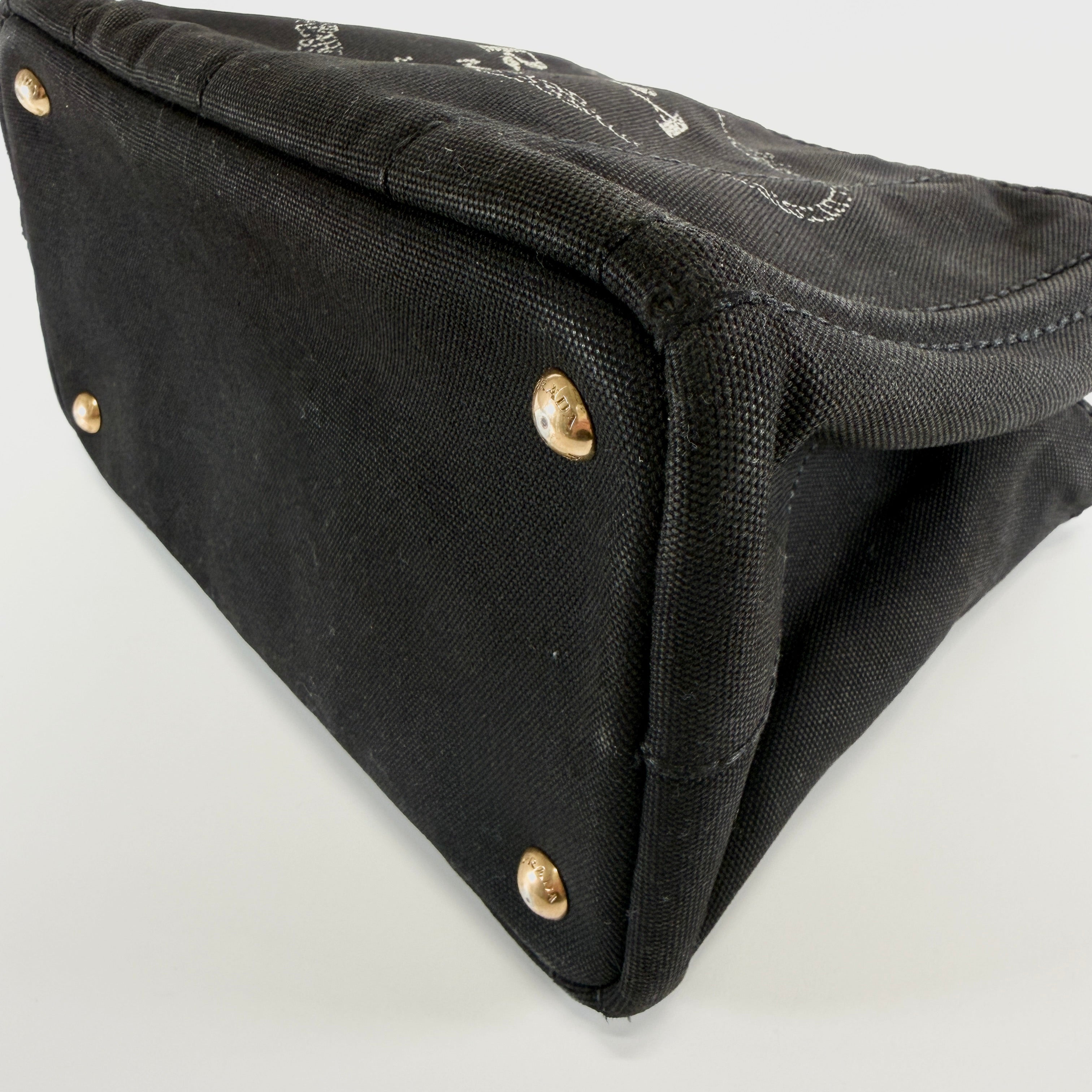 2606 secondhand PRADA Shoulder bag / Crossbody Bag