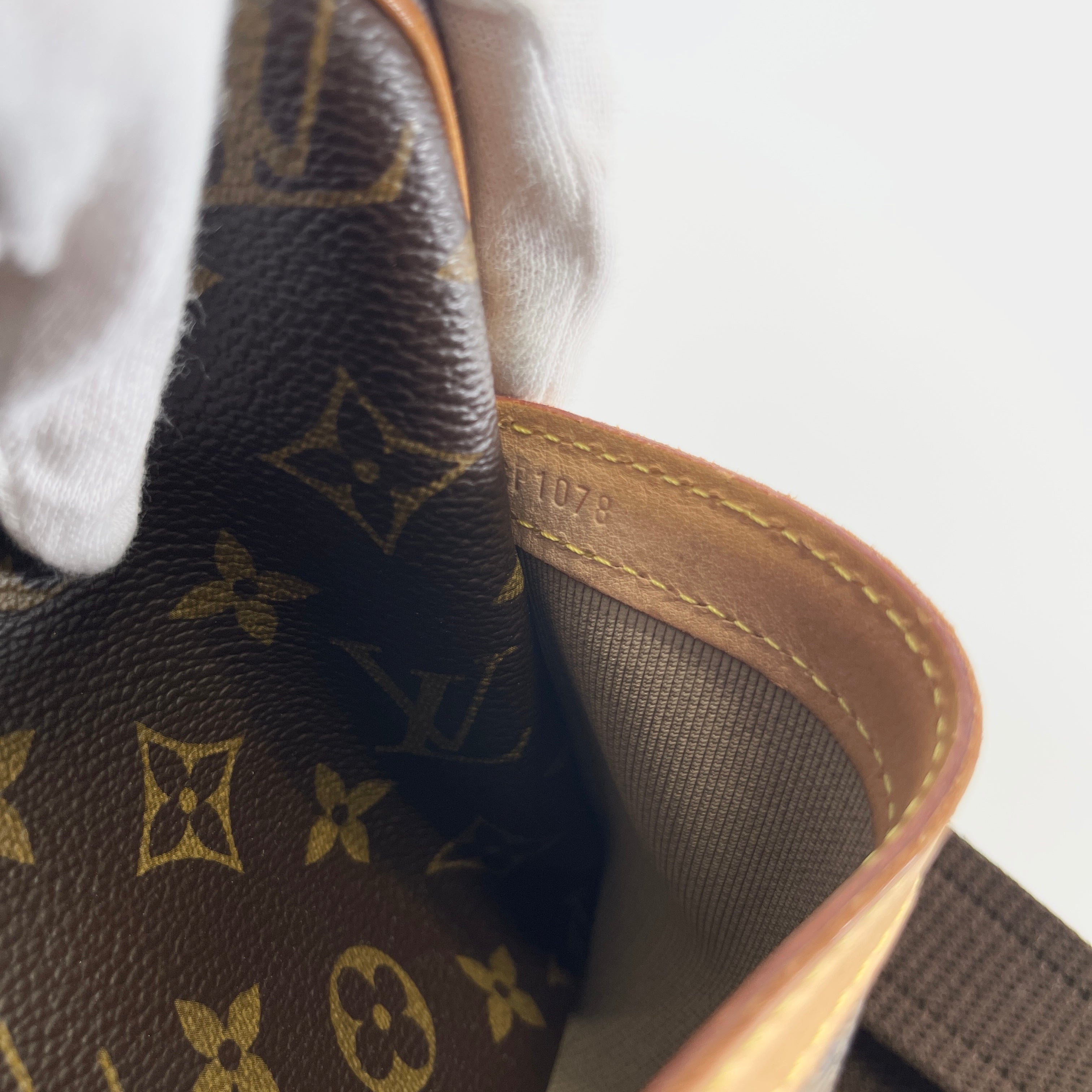 2606 secondhand LV Monogram M45254 reporter 28