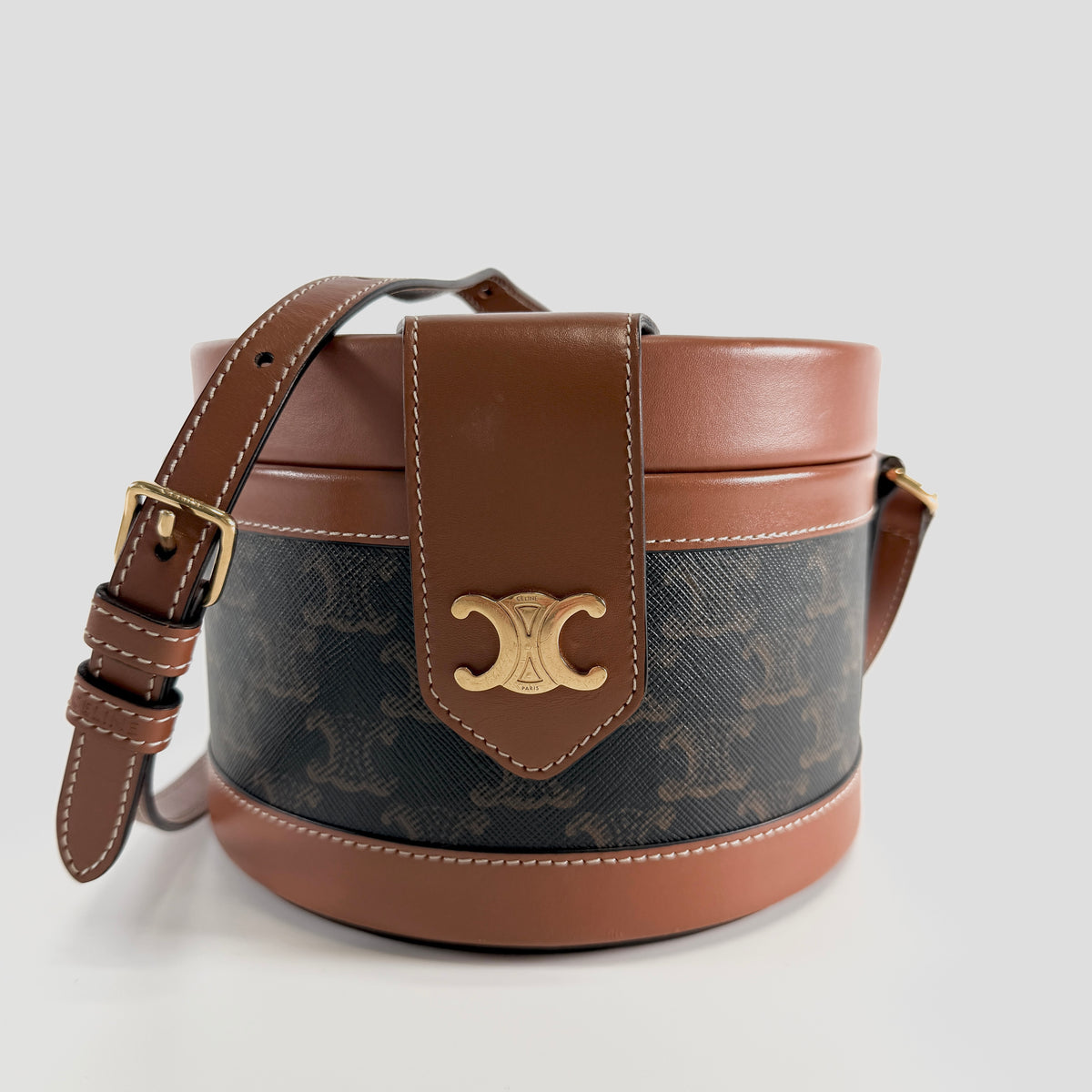 2607 secondhand CELINE Shoulder bag / Crossbody Bag Tambour