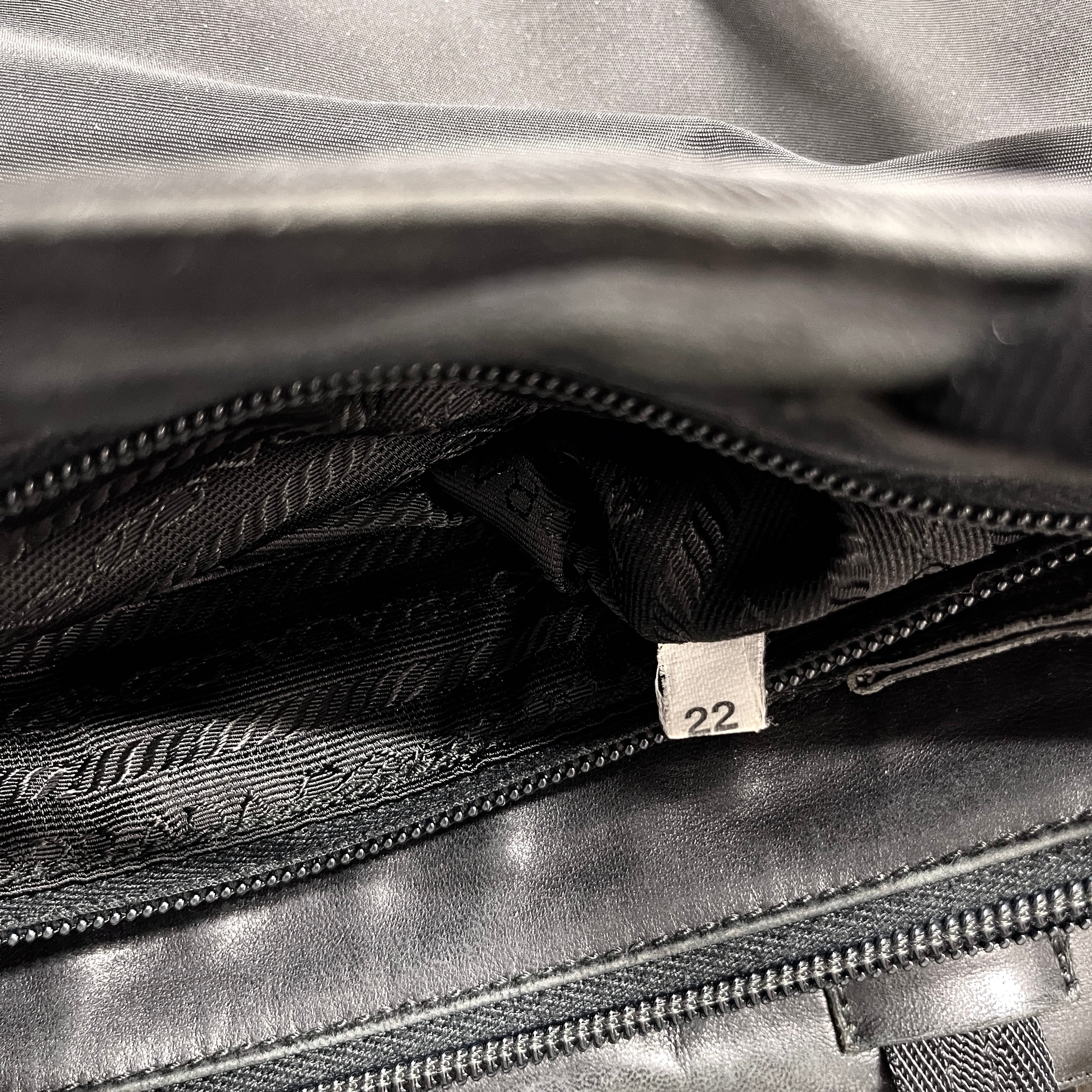 2605 secondhand PRADA nylon hand bag