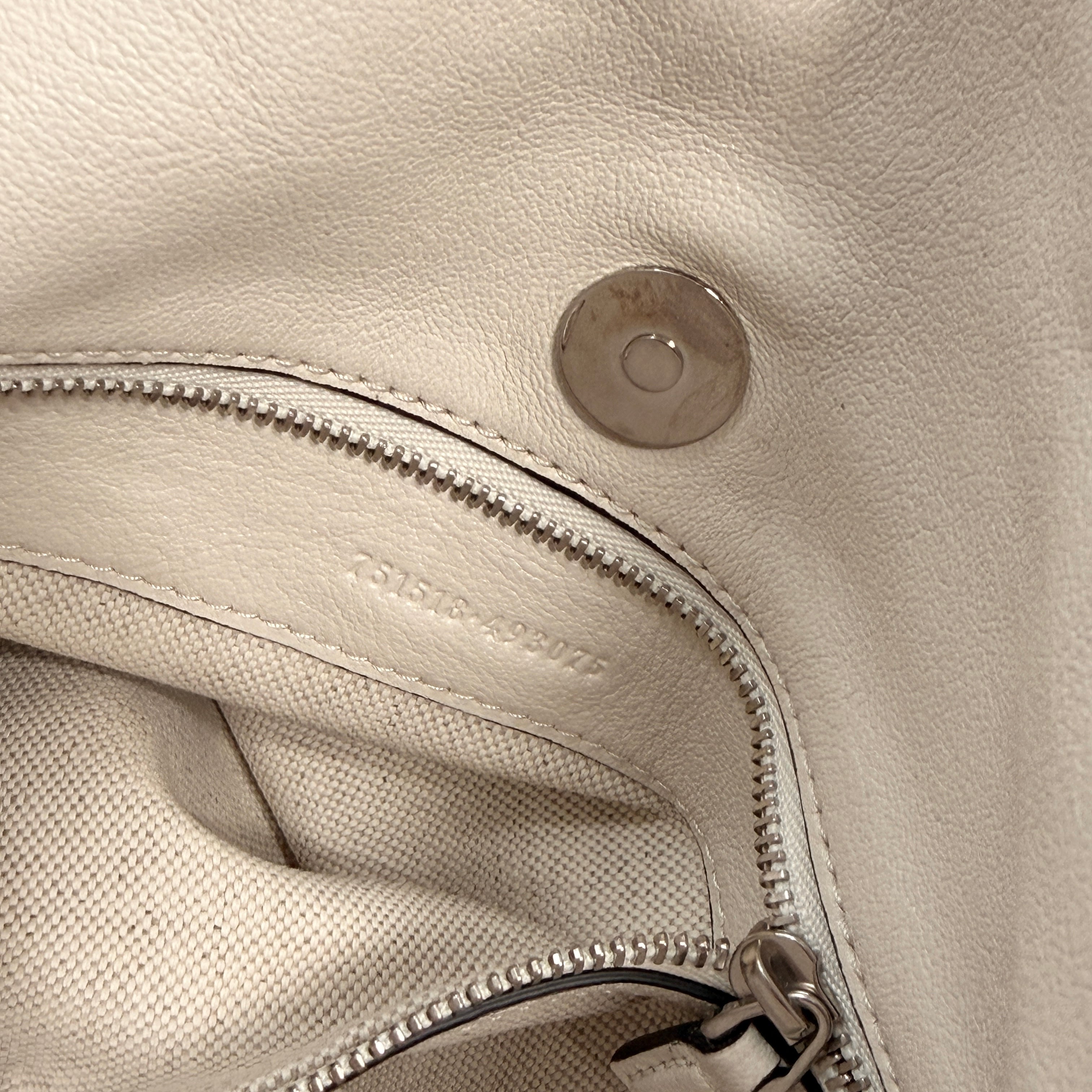 2607 secondhand GUCCI Blondie off white