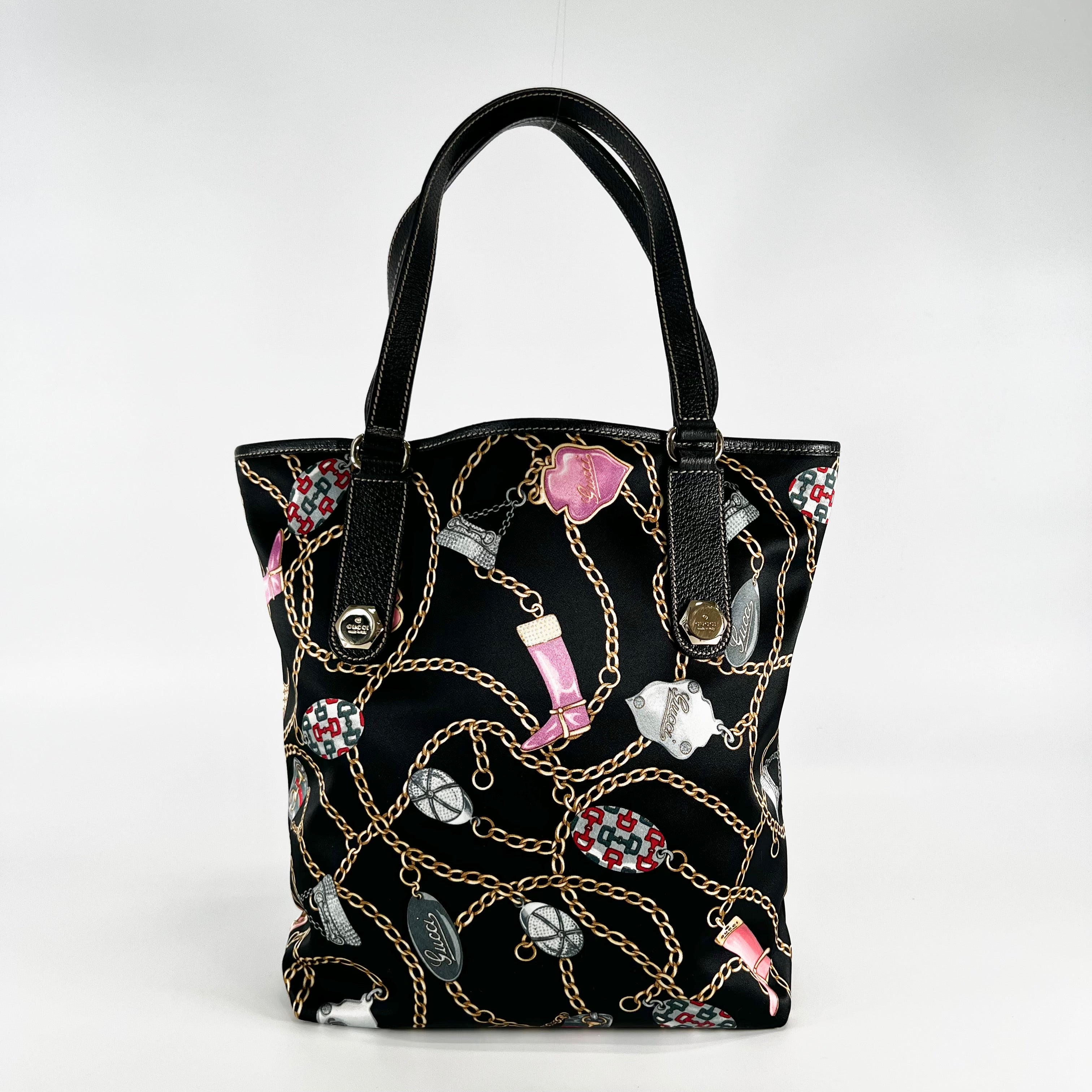 2606 secondhand GUCCI satin hand bag