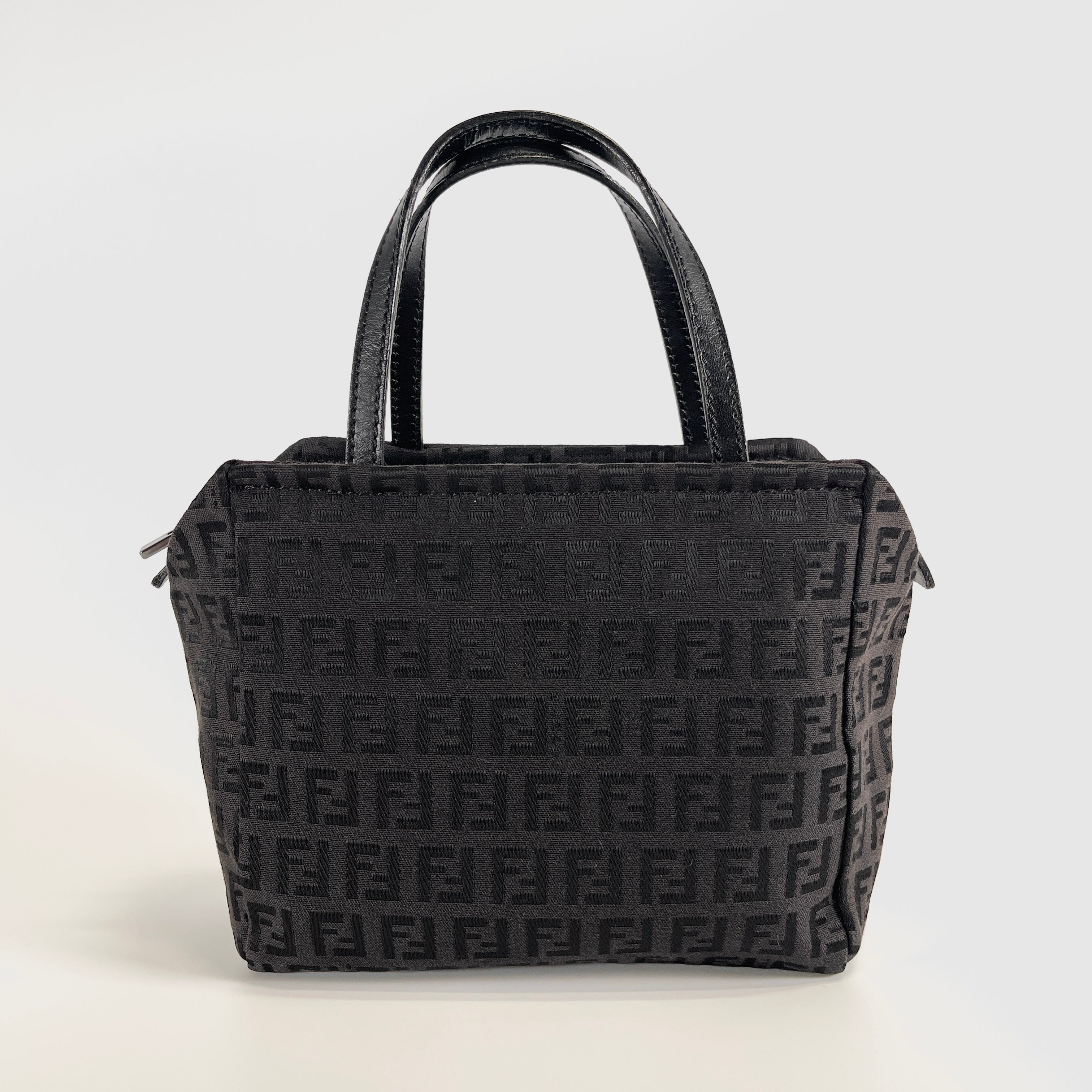 2605 secondhand FENDI Zucchino hand bag