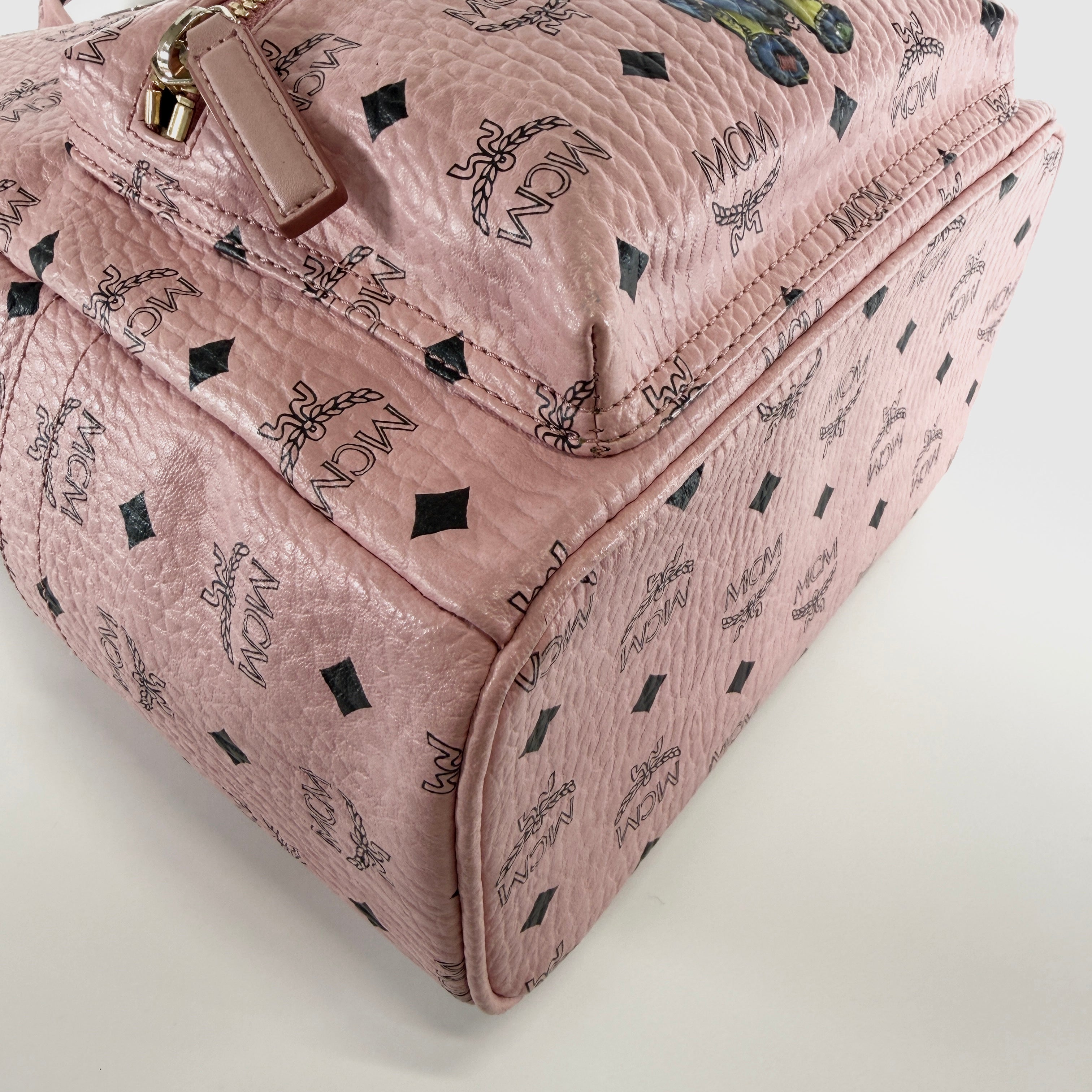 2605 secondhand MCM backpack Vitt Print Visetos