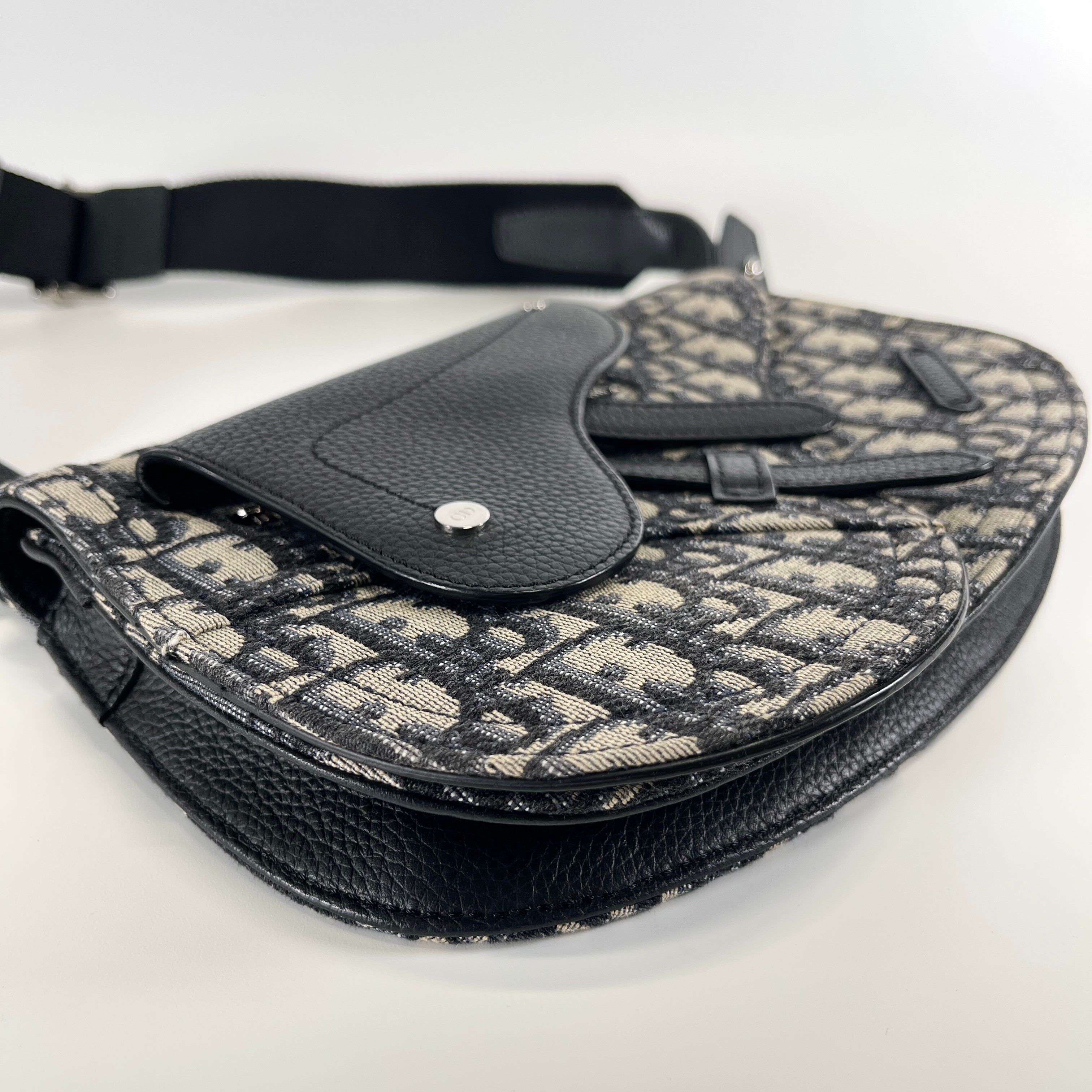 2605 secondhand CD bag saddle of leak / Navy × gray Jacquard