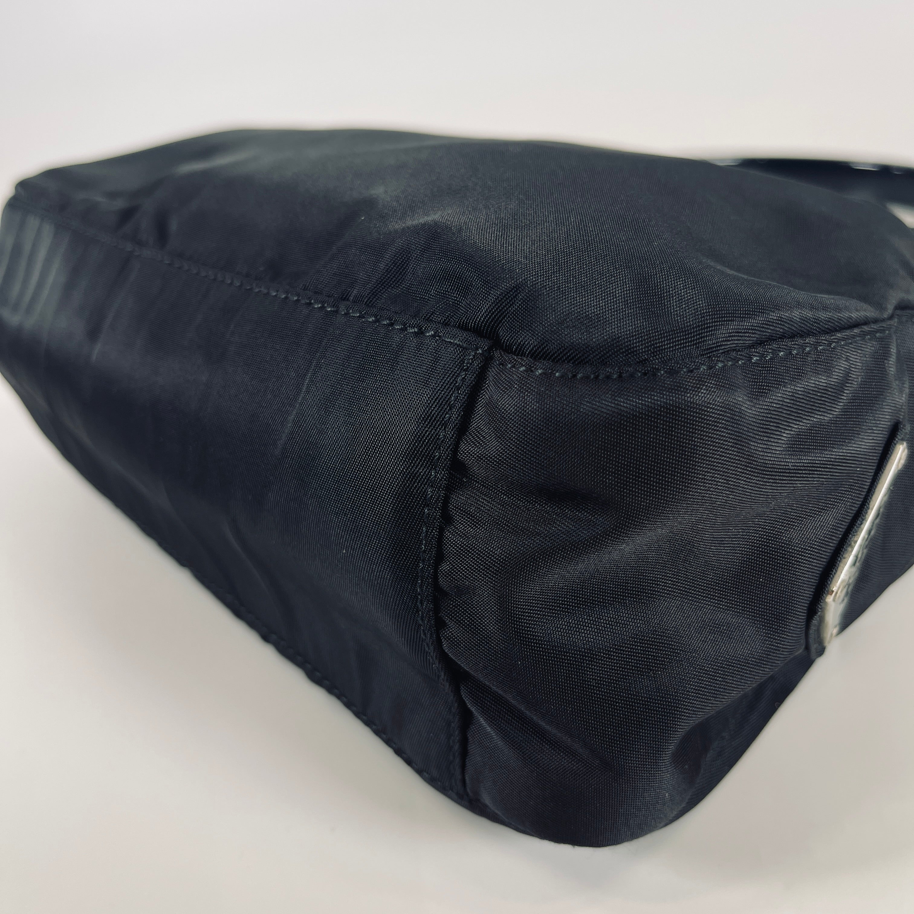 2606 secondhand PRADA nylon hand bag