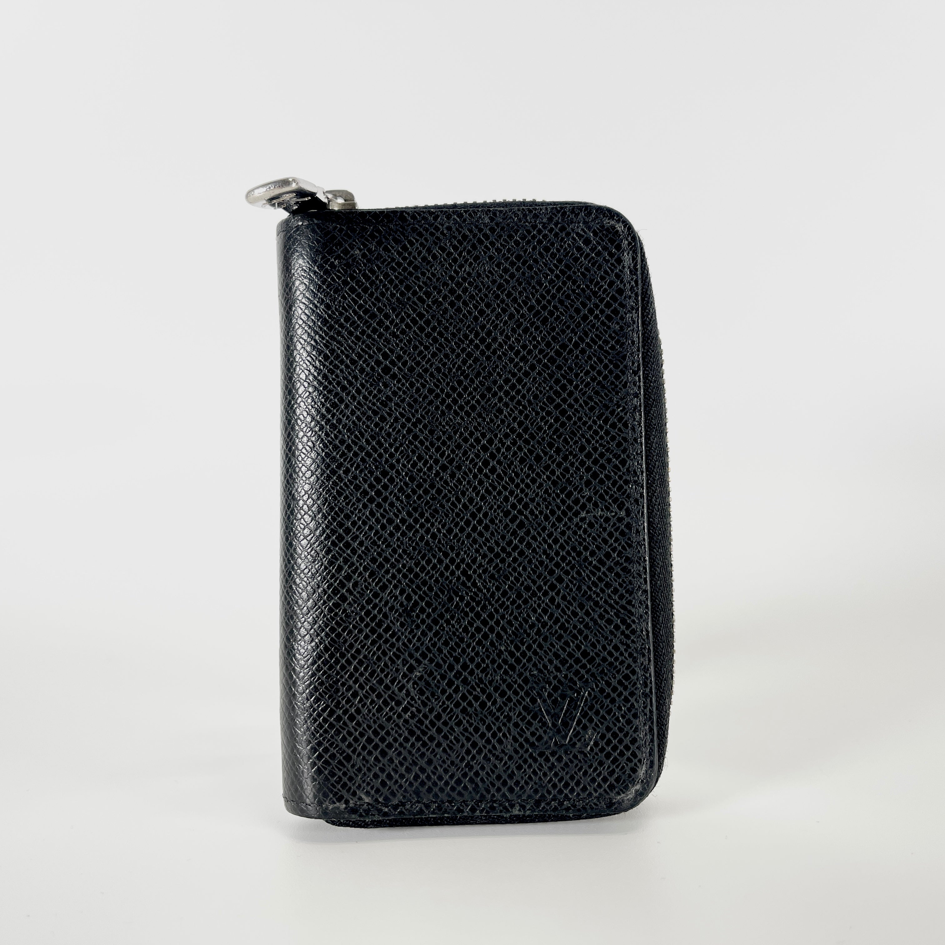 2605 secondhand LV Taiga Zippy Coin Purse