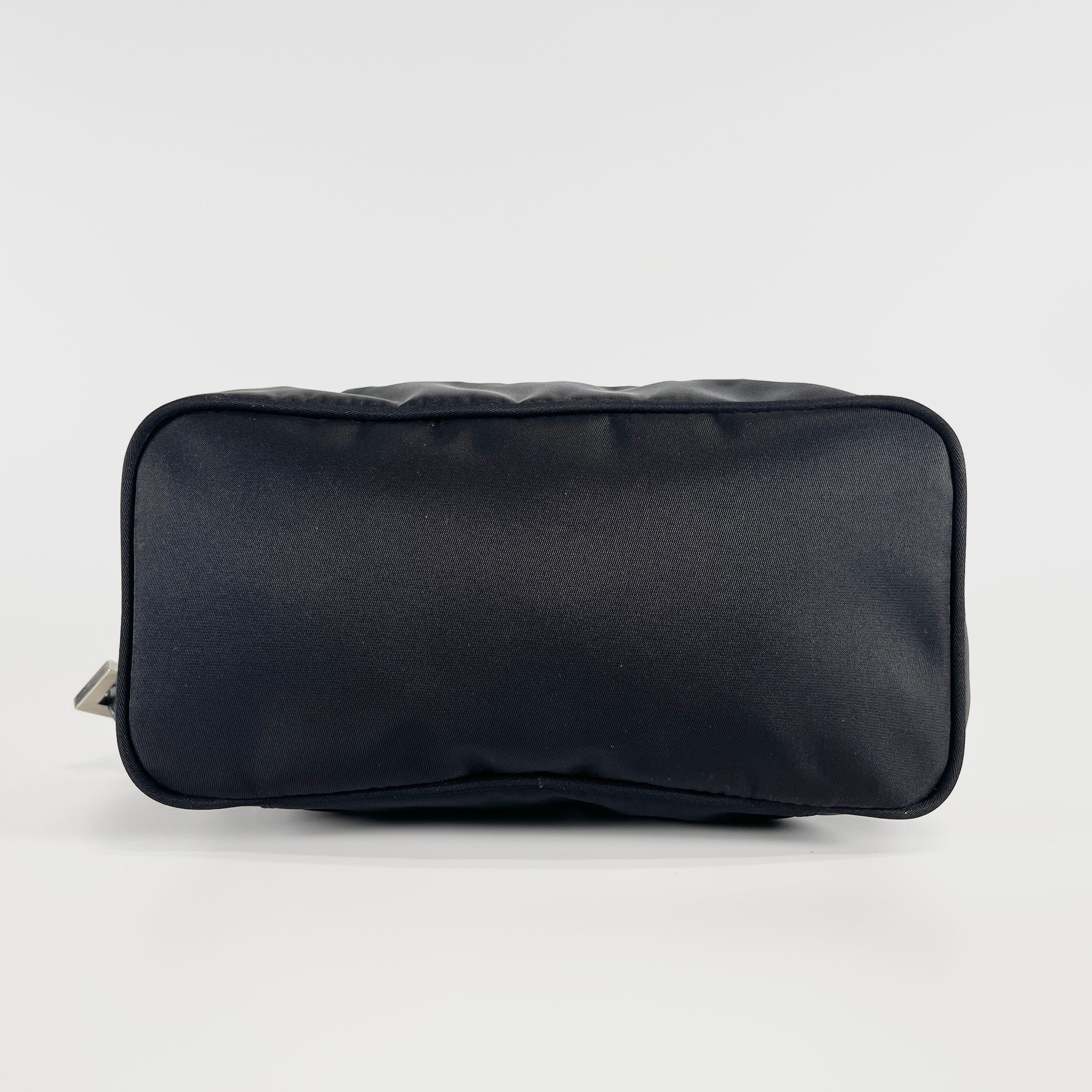 2605 secondhand FENDI nylon Vanity bag