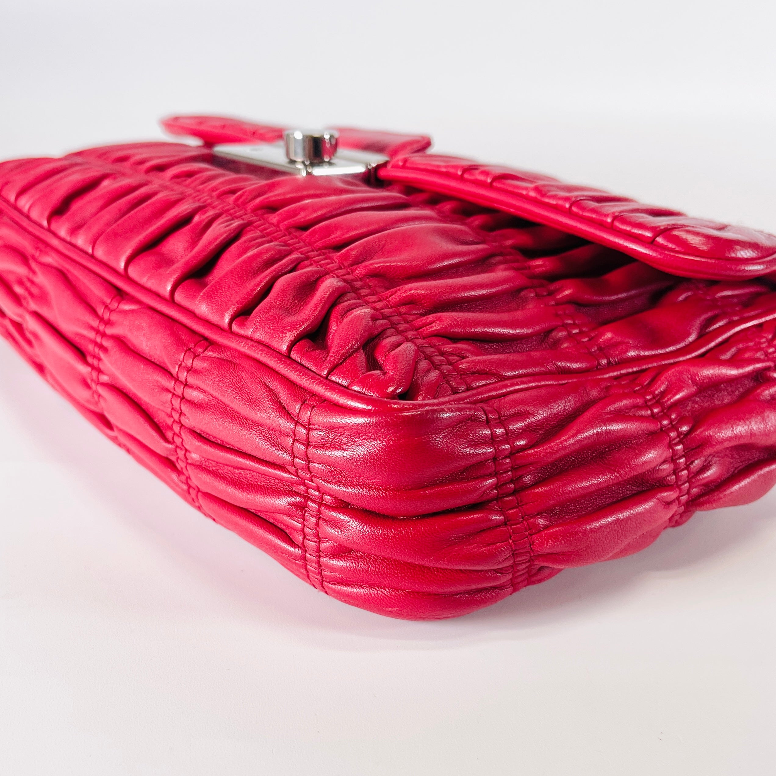 2605 secondhand Prada chain shoulder bag