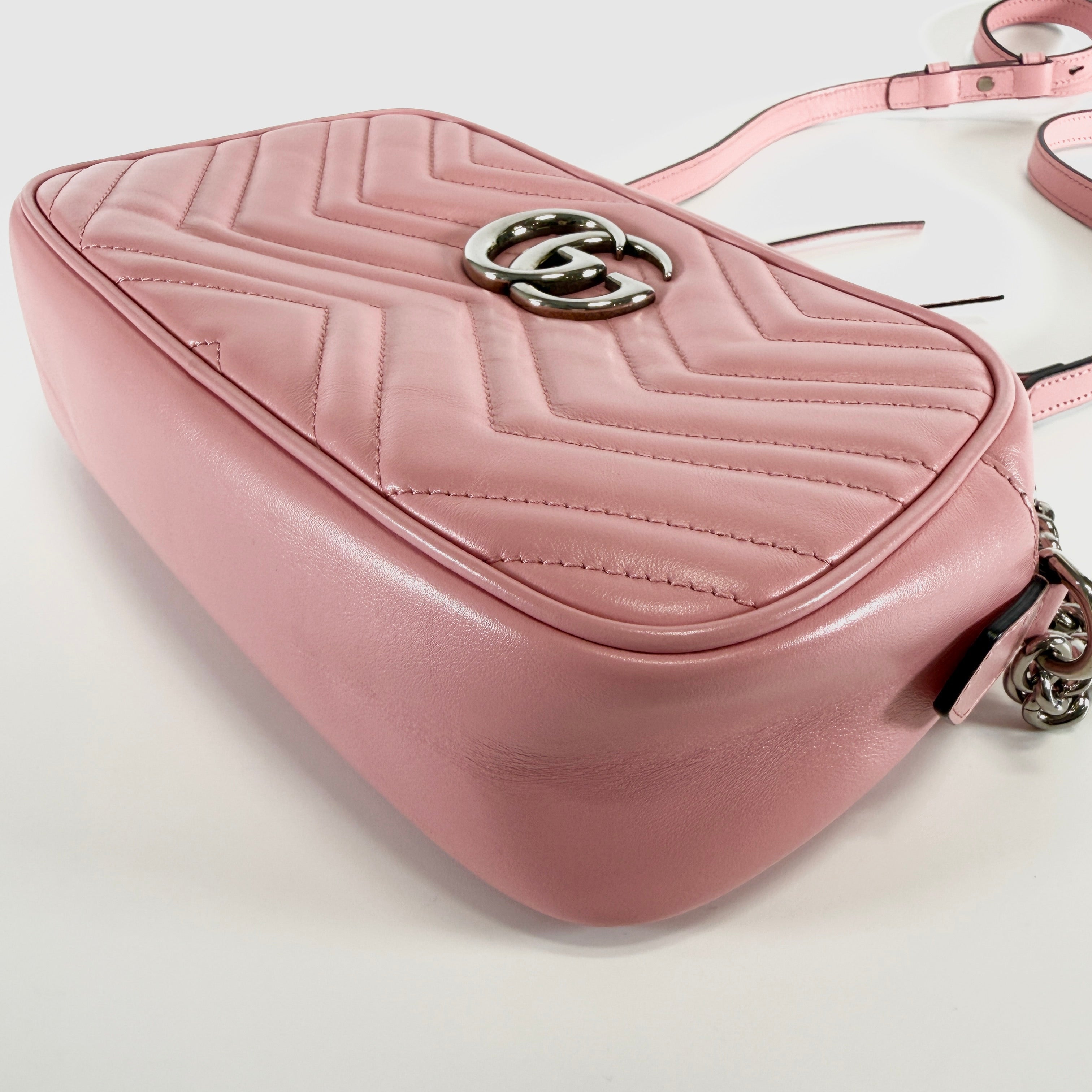 2605 secondhand GUCCI 447632 GG Marmont pink quilting Small camera bag