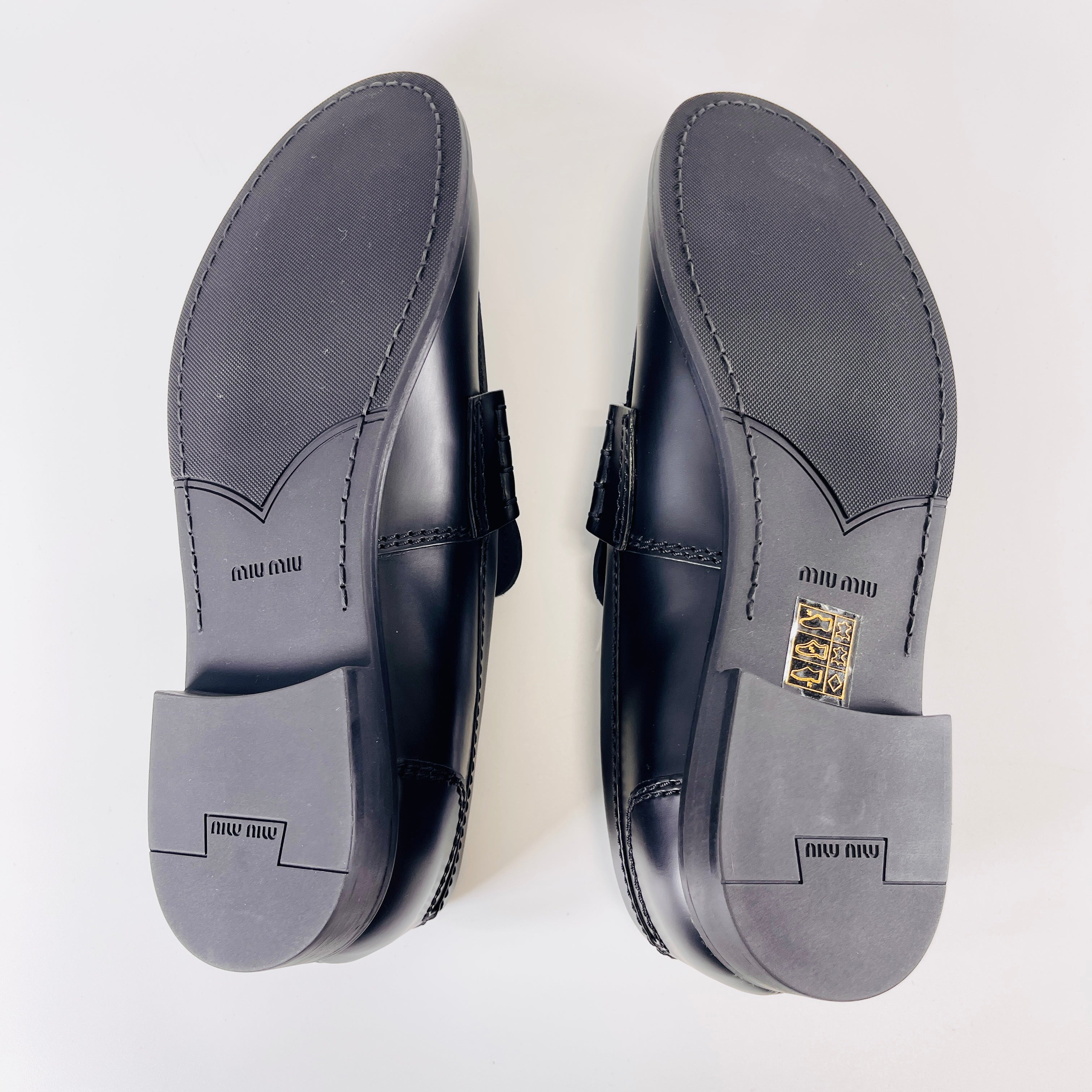2606 secondhand MIUMIU leather Loafers 38 Women's black logo Embossing fur