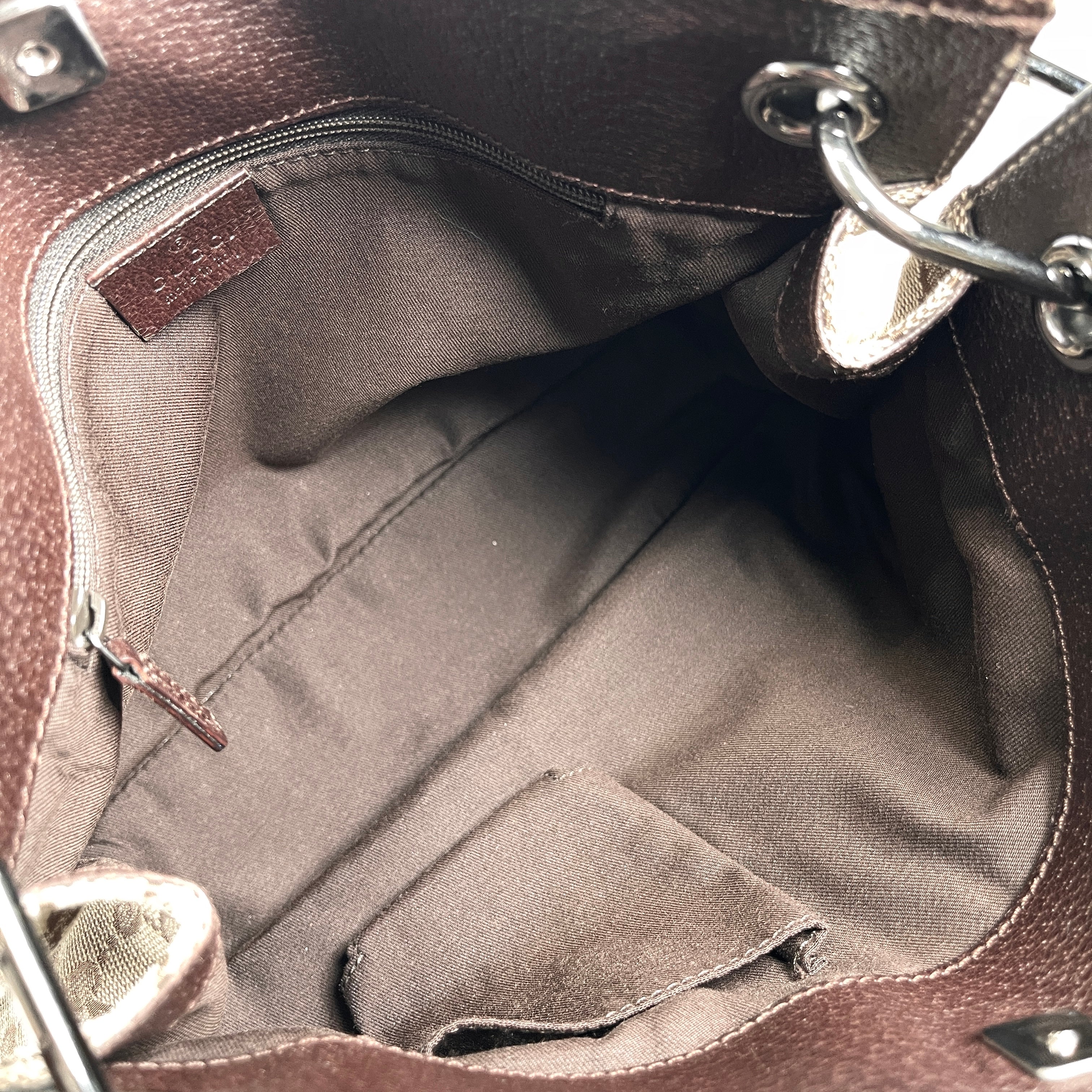 2605 secondhand GUCCI GG canvas Eclipse Shoulder bag