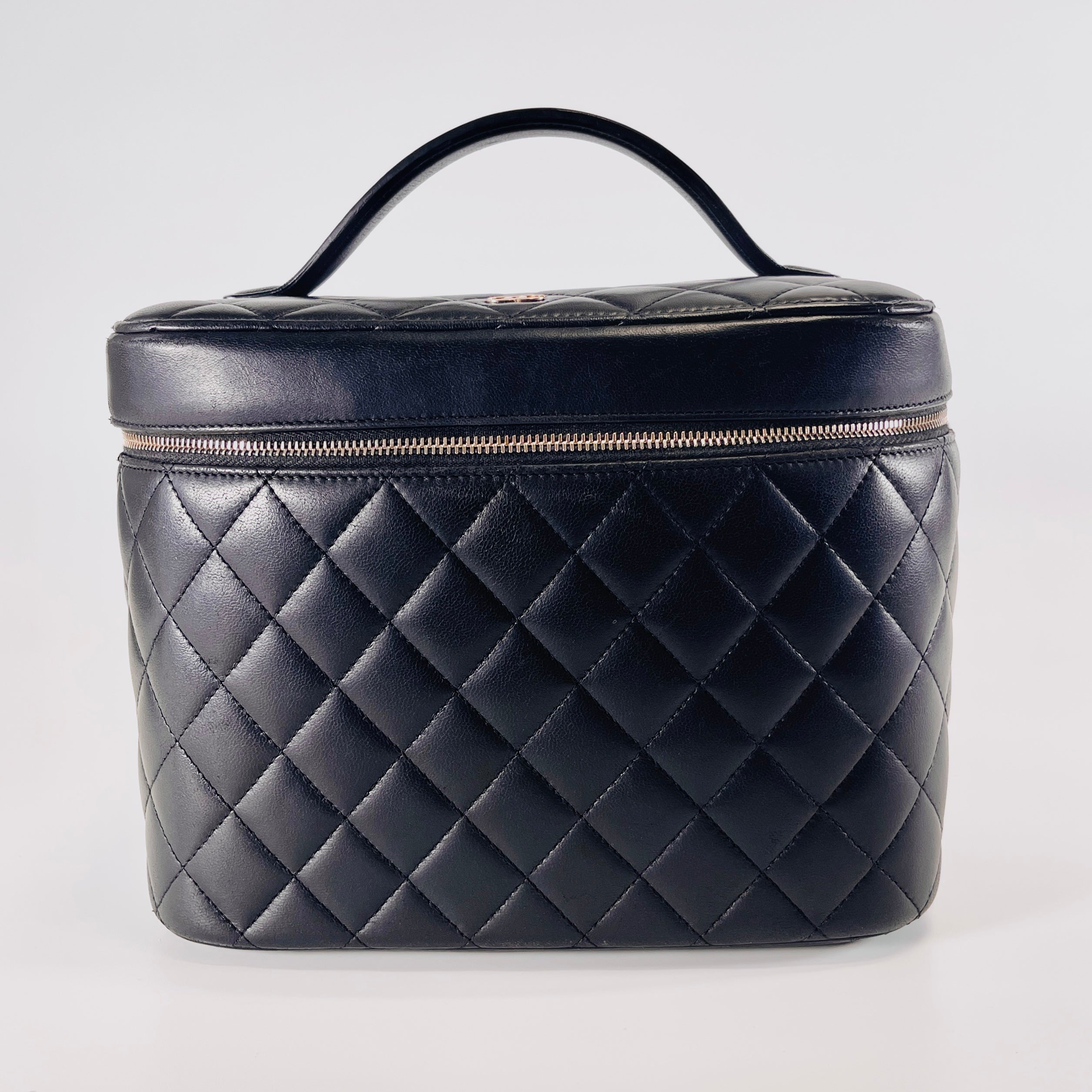 2603 secondhand CHANEL Matelasse Rum Vanity black 22