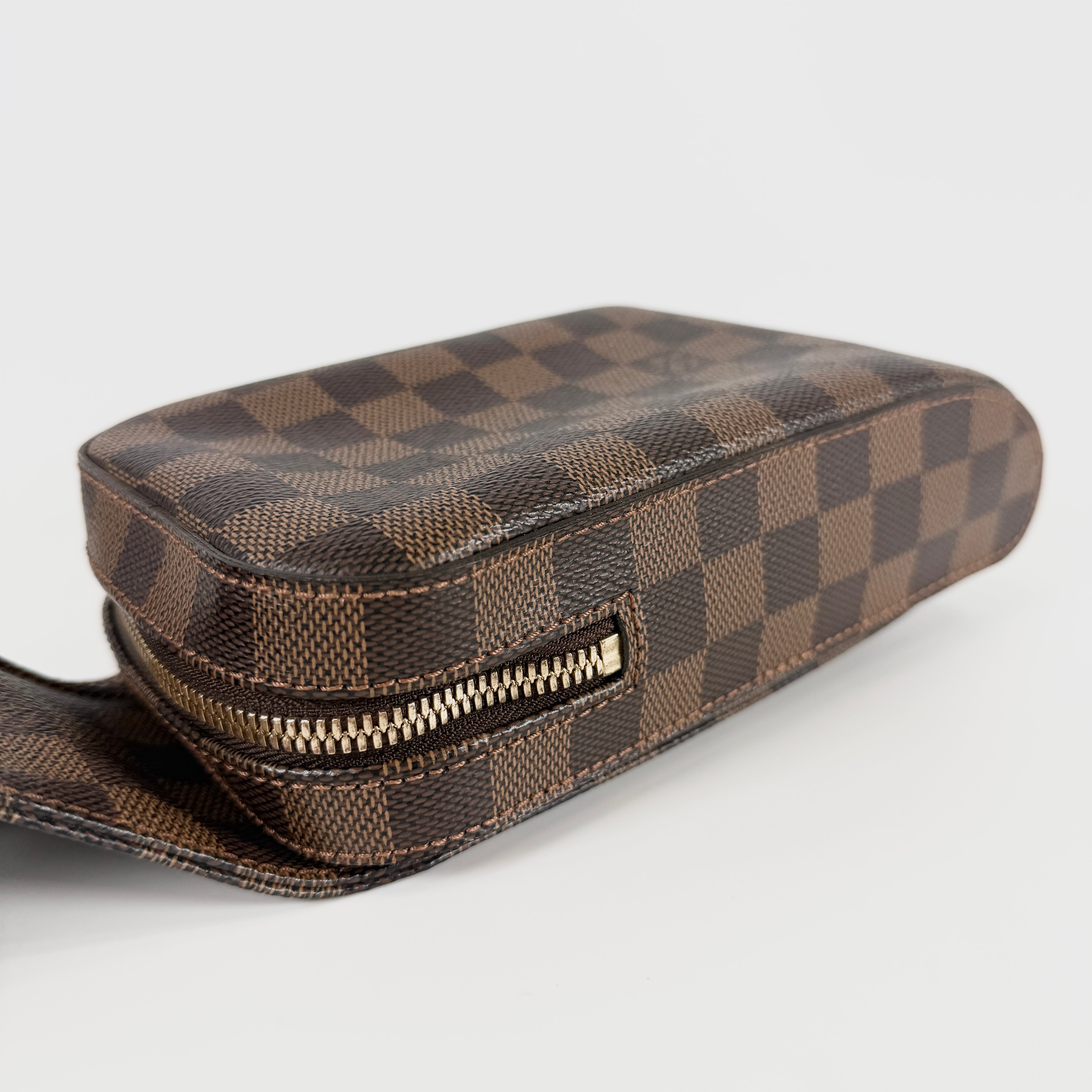 2605 secondhand LV Geronimos drawstring dust bag CA0035
