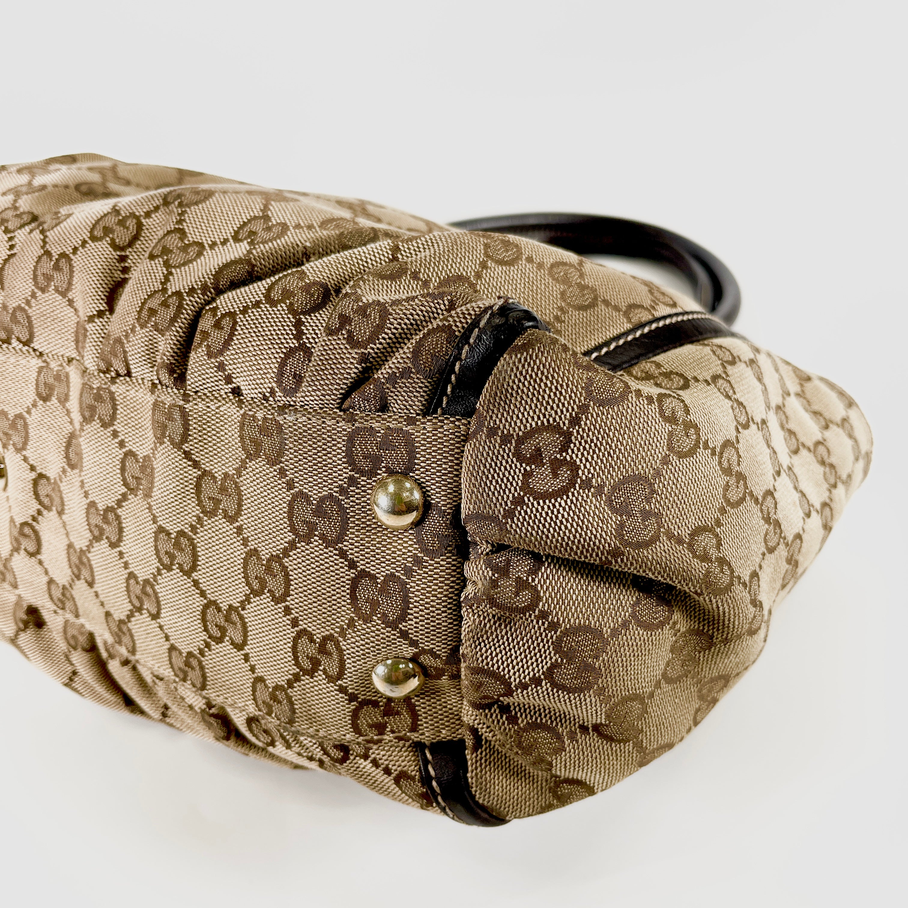 2605 secondhand GUCCI canvas Abby Shoulder bag