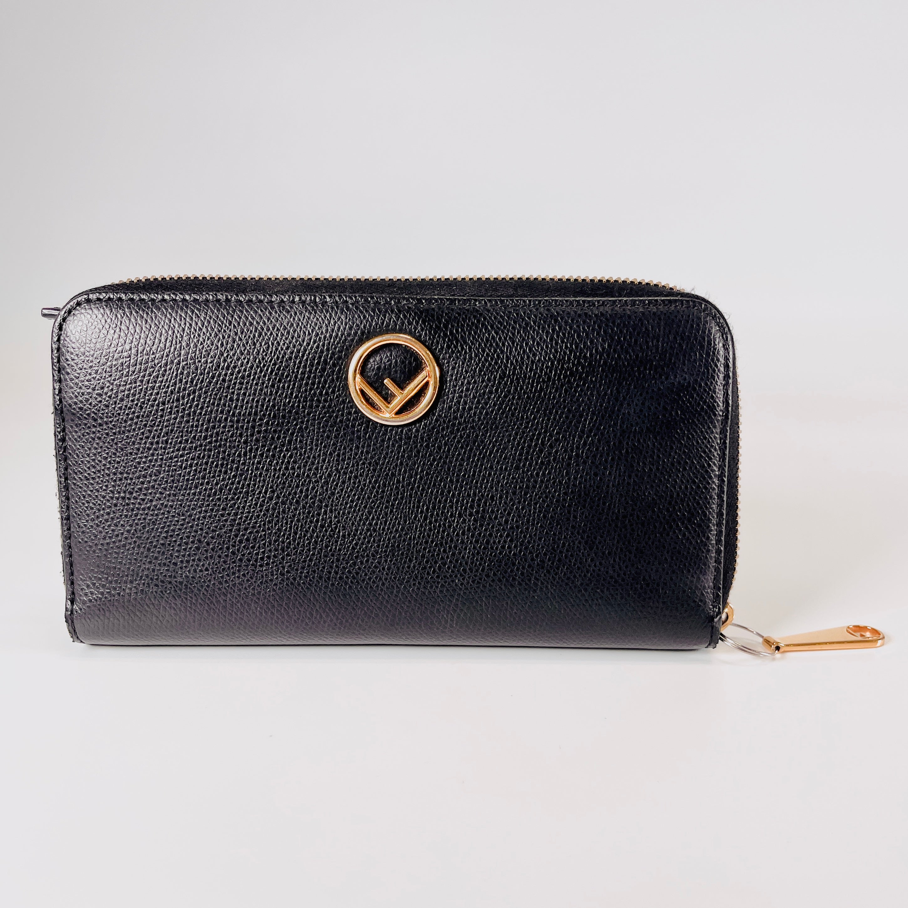 2604 secondhand FENDI Wallet leather round fastener Long wallet black