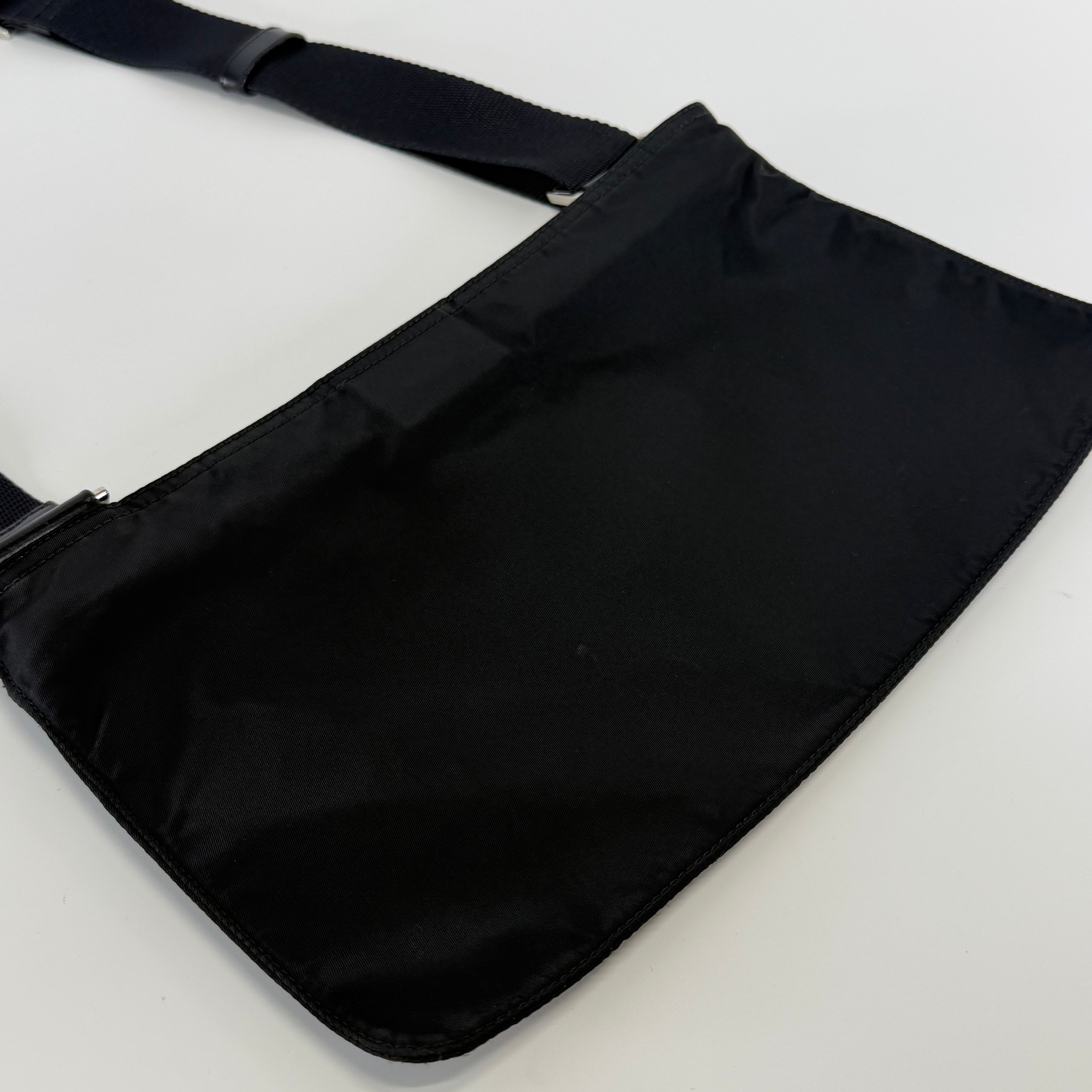 2608 secondhand PRADA Shoulder bag nylon black B