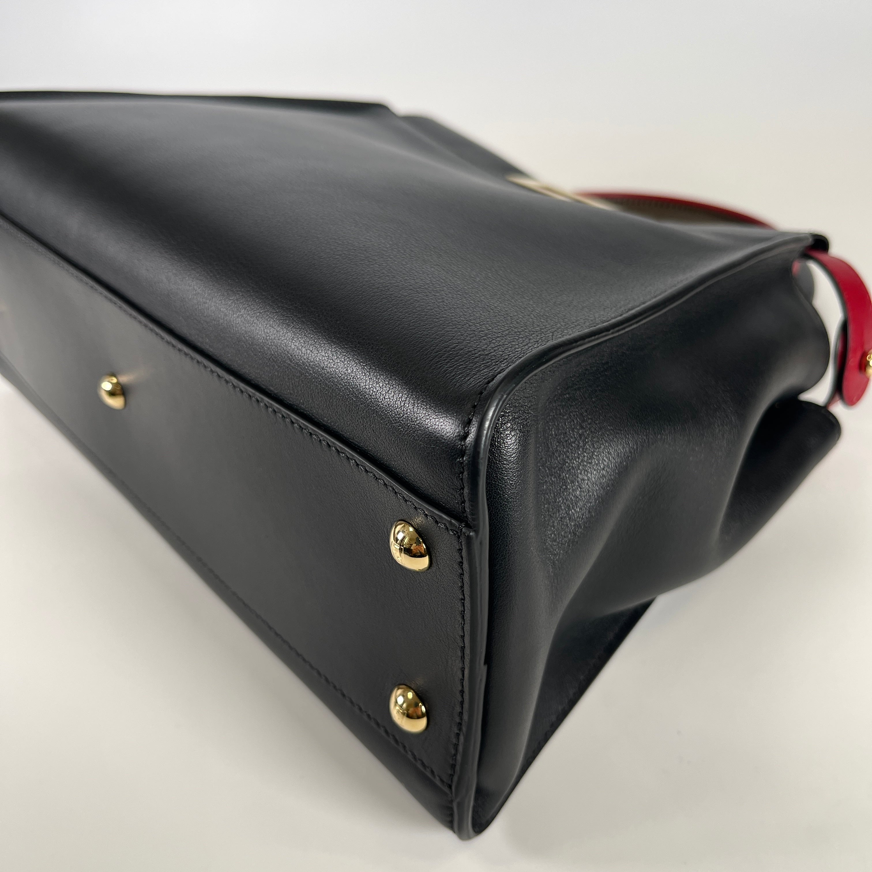 2606 secondhand FENDI Peekaboo