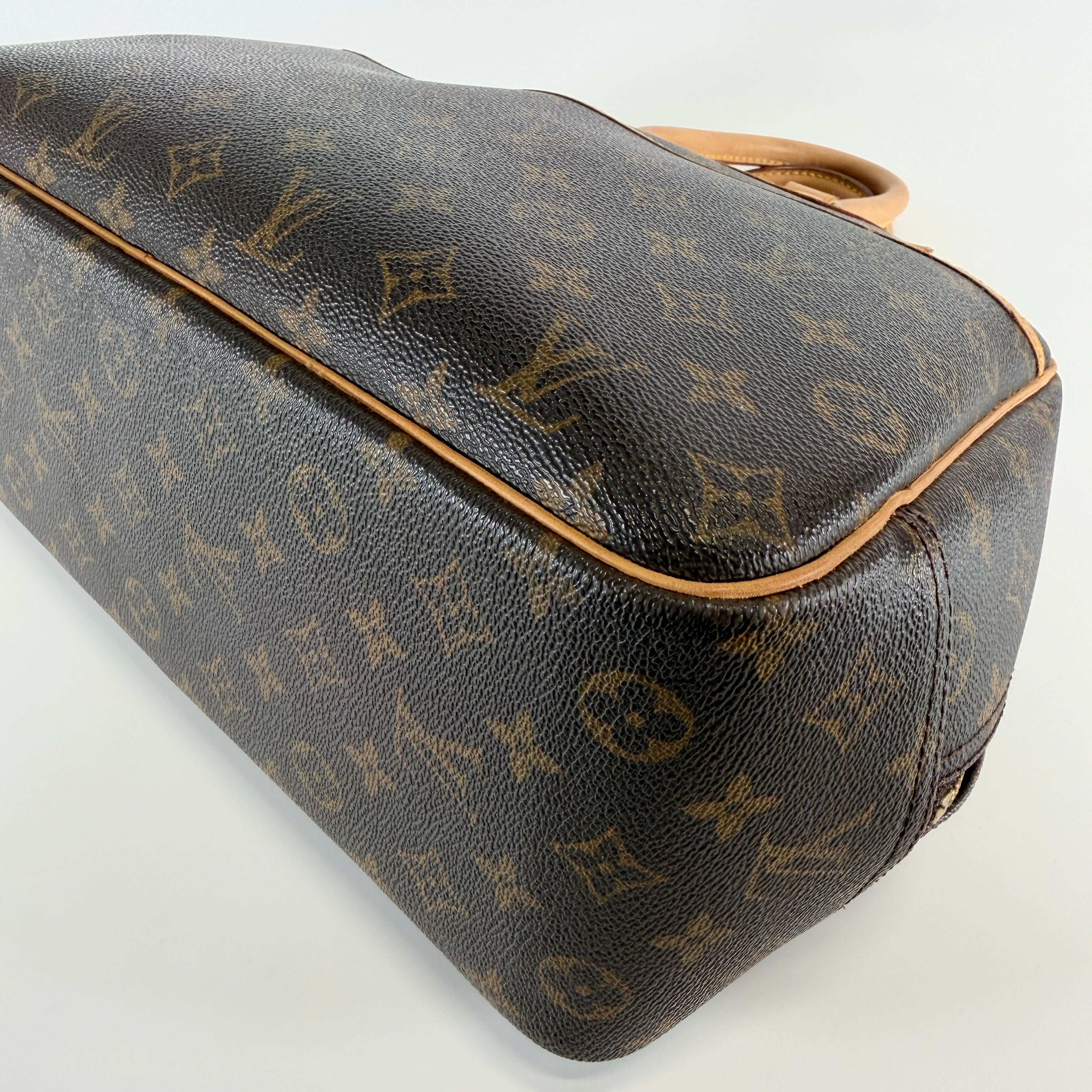 2605 secondhand LV Monogram Deauville