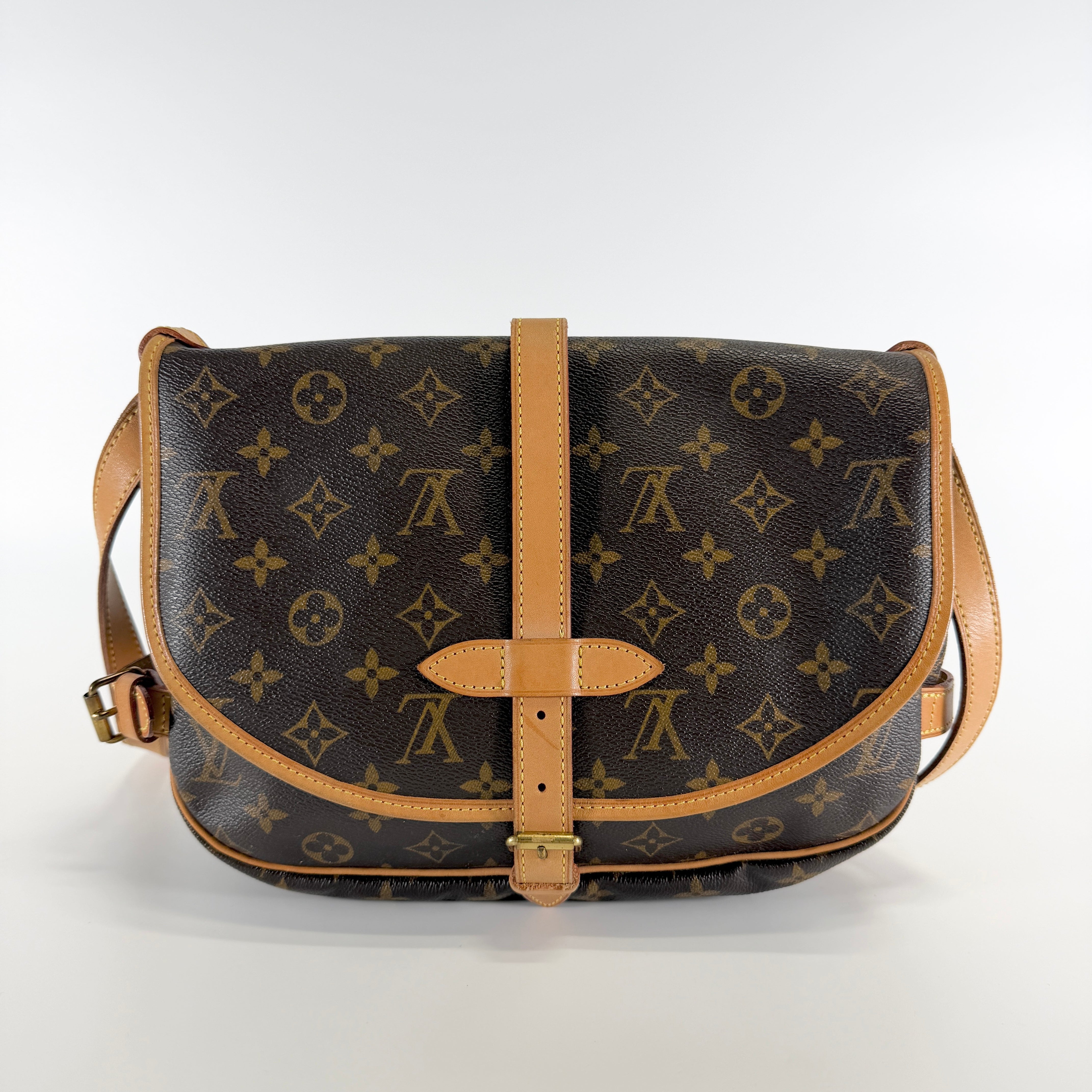 2606 secondhand LV Monogram Saumur 30