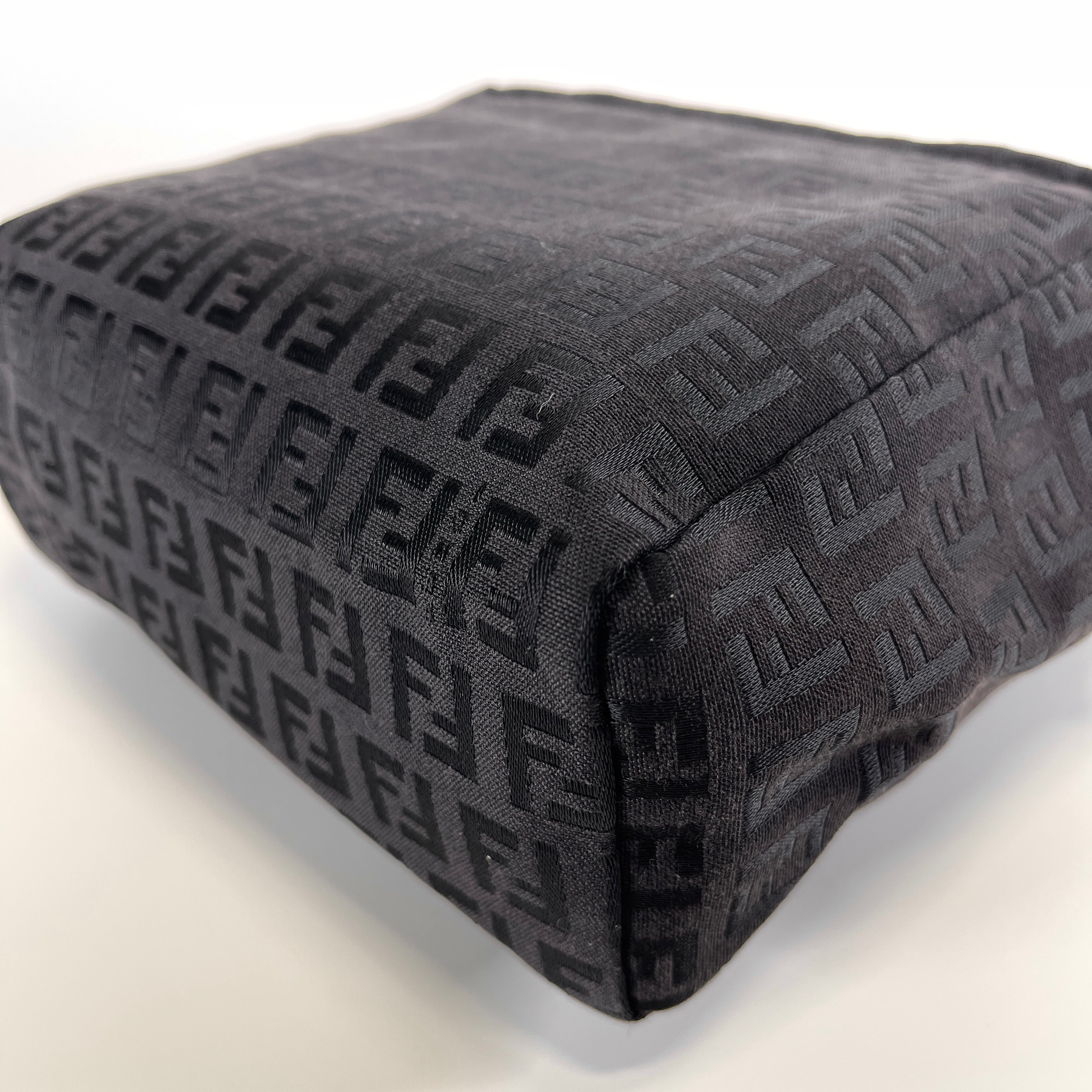 2605 secondhand FENDI Zucchino hand bag