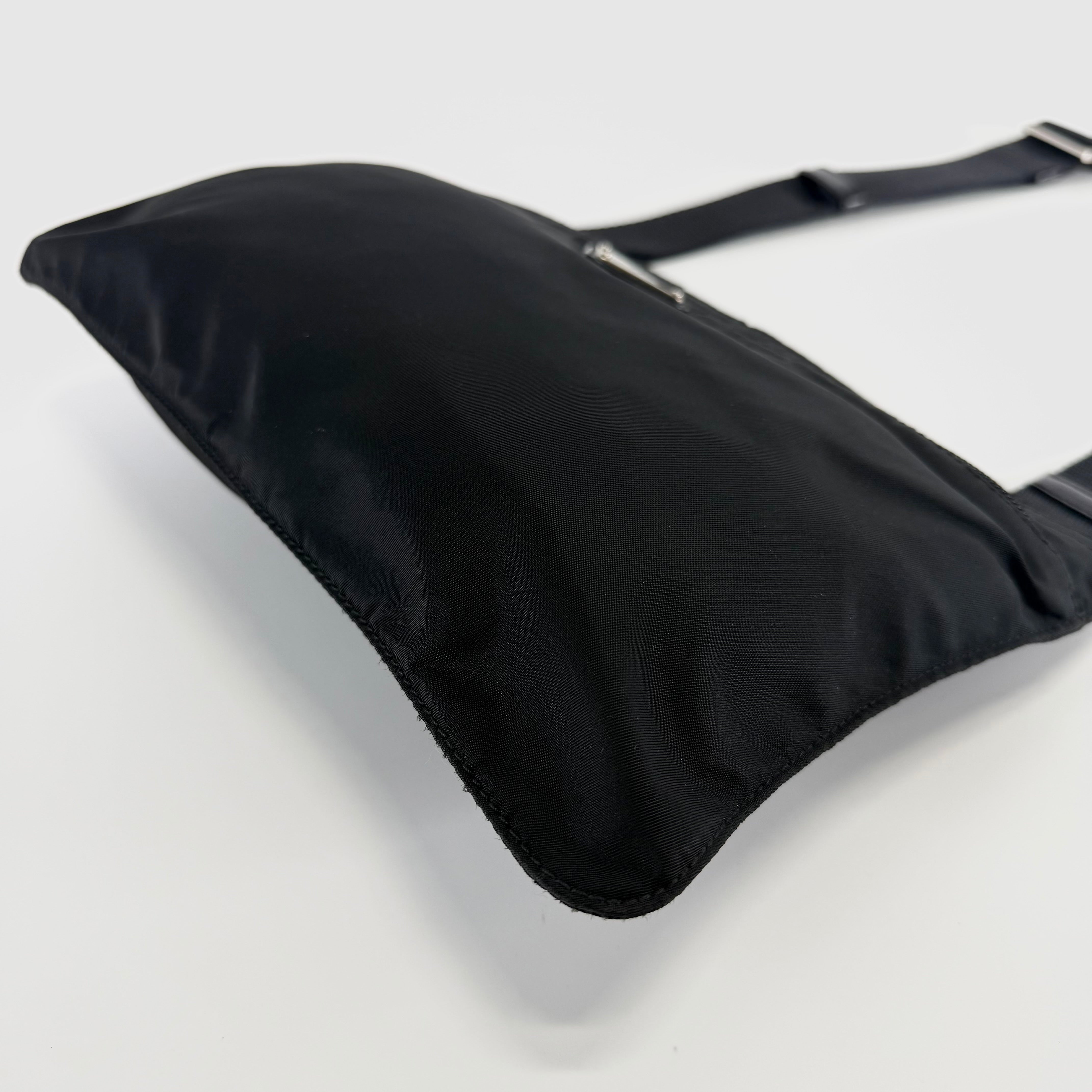 2608 secondhand PRADA Shoulder bag nylon black B