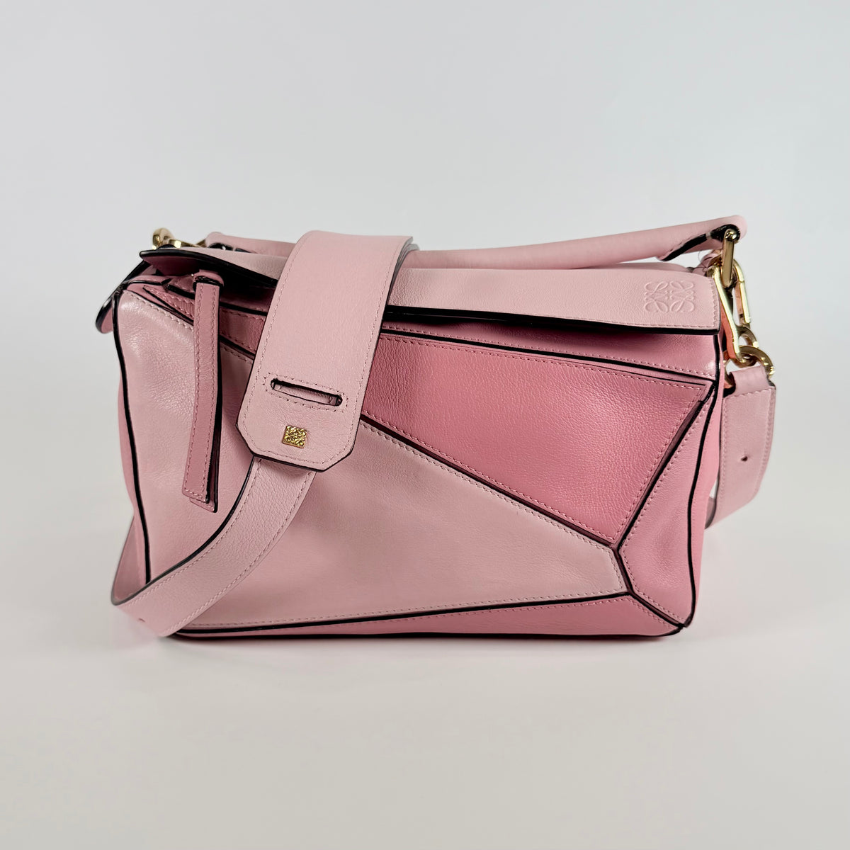 2605 secondhand LOEWE Puzzle Bag Pink Leather