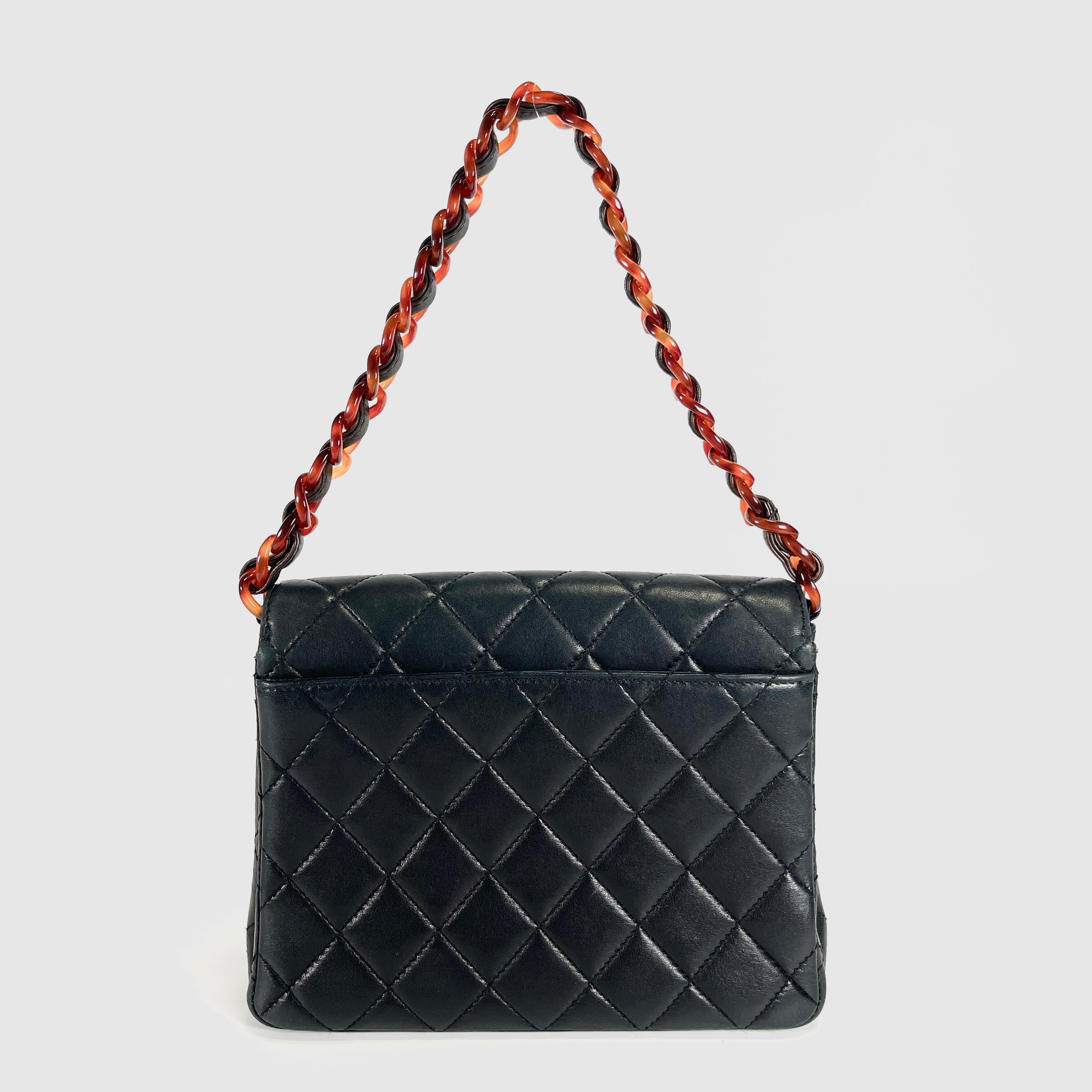 2604 secondhand CHANEL Matelasse lambskin Chain Shoulder Bag