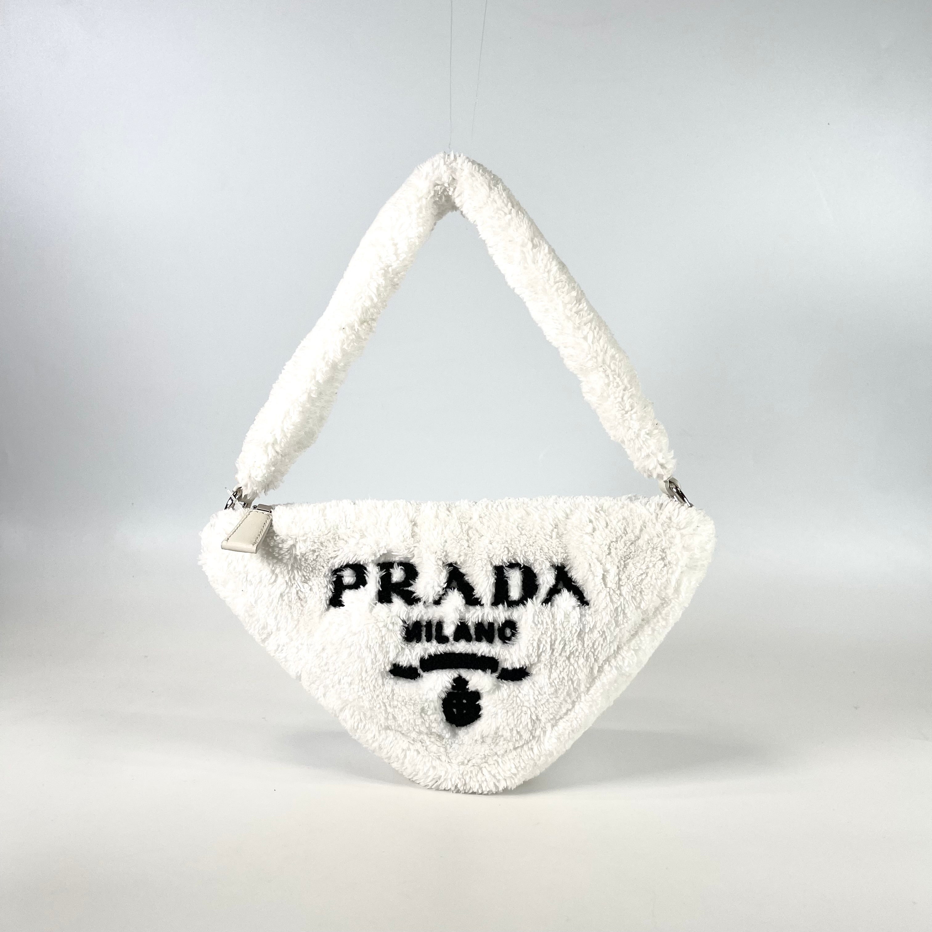 2601 secondhand PRADA Triangle hand bag
