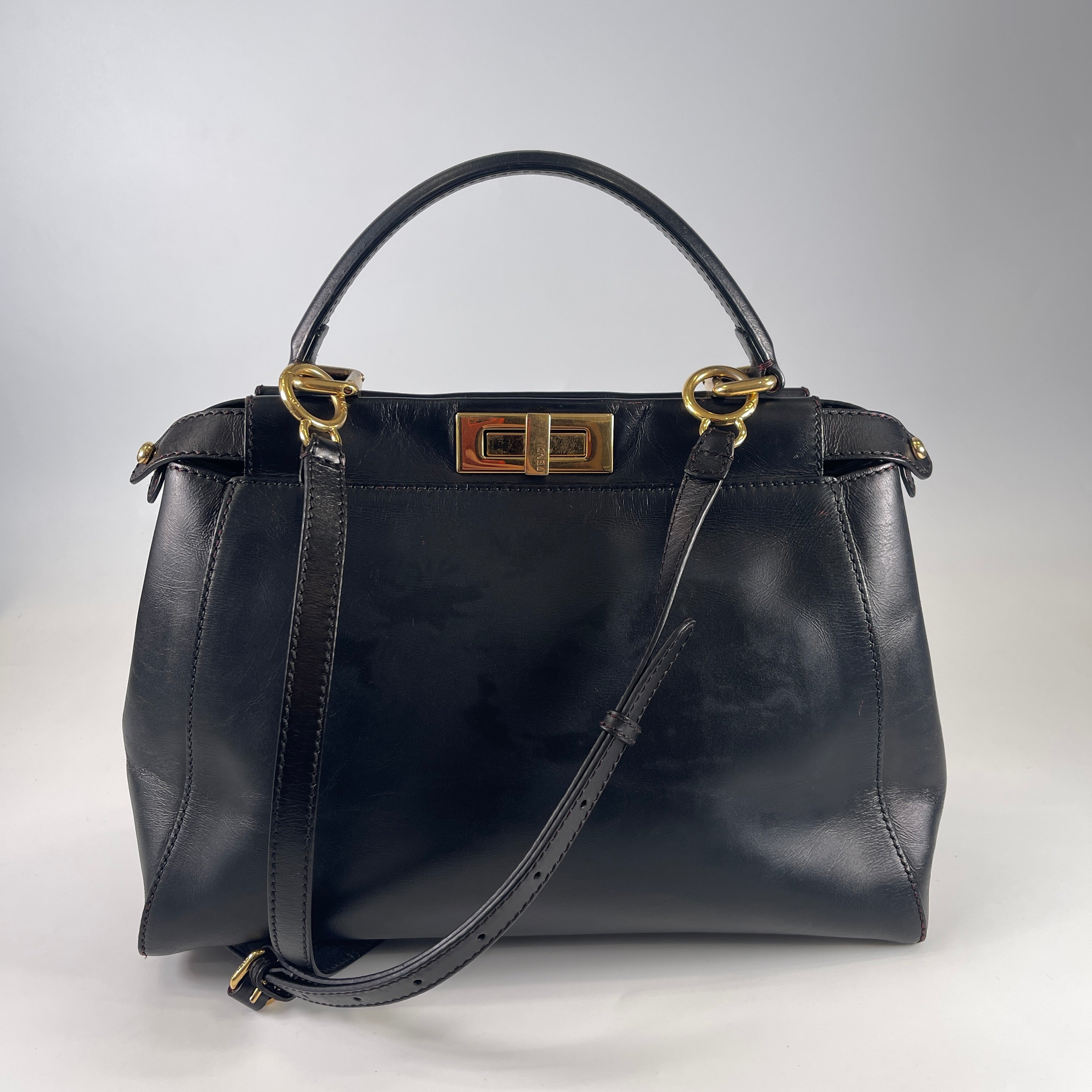 2606 secondhand FENDI hand bag Peekaboo