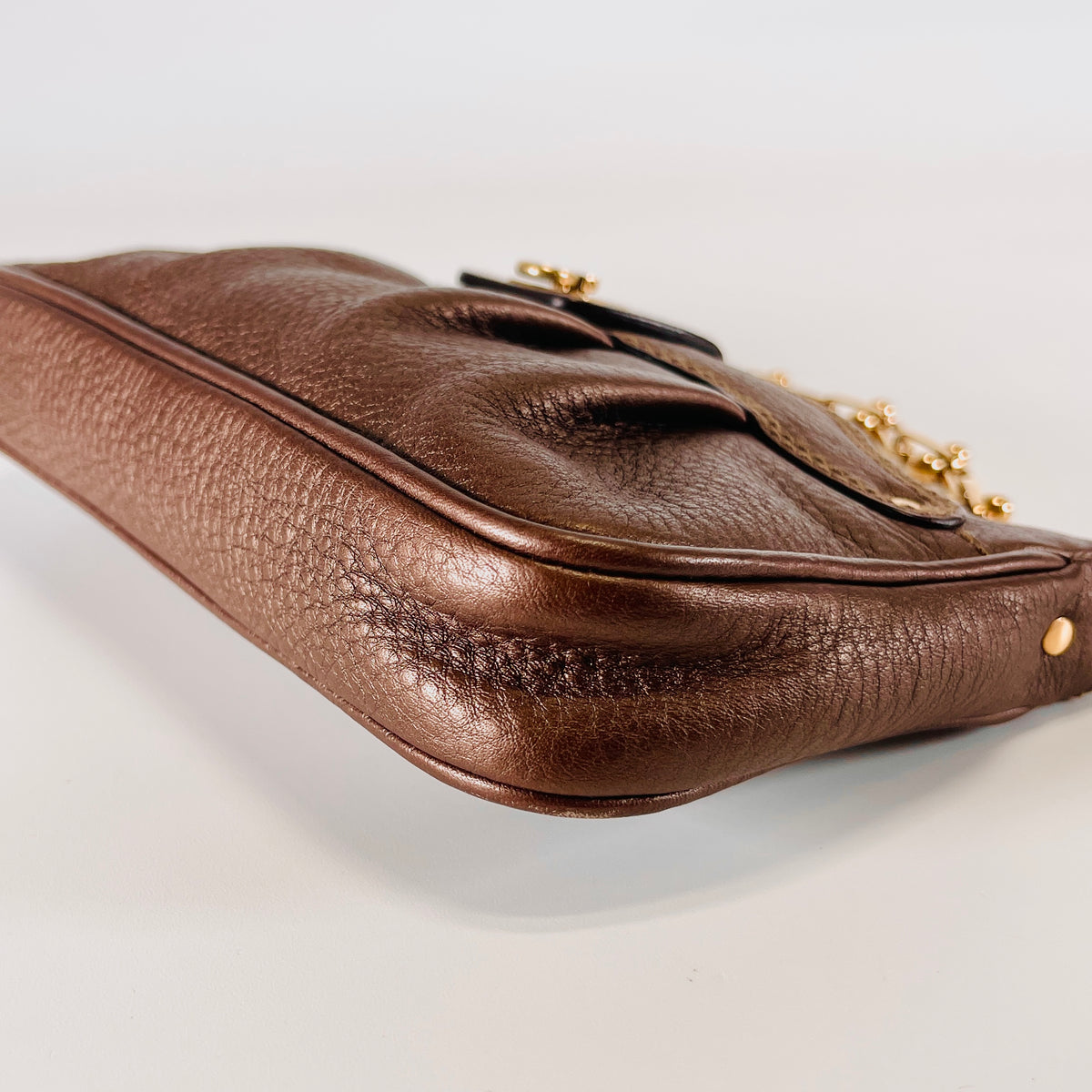 2608 secondhand Ferragamo Gancini Chain Handbag