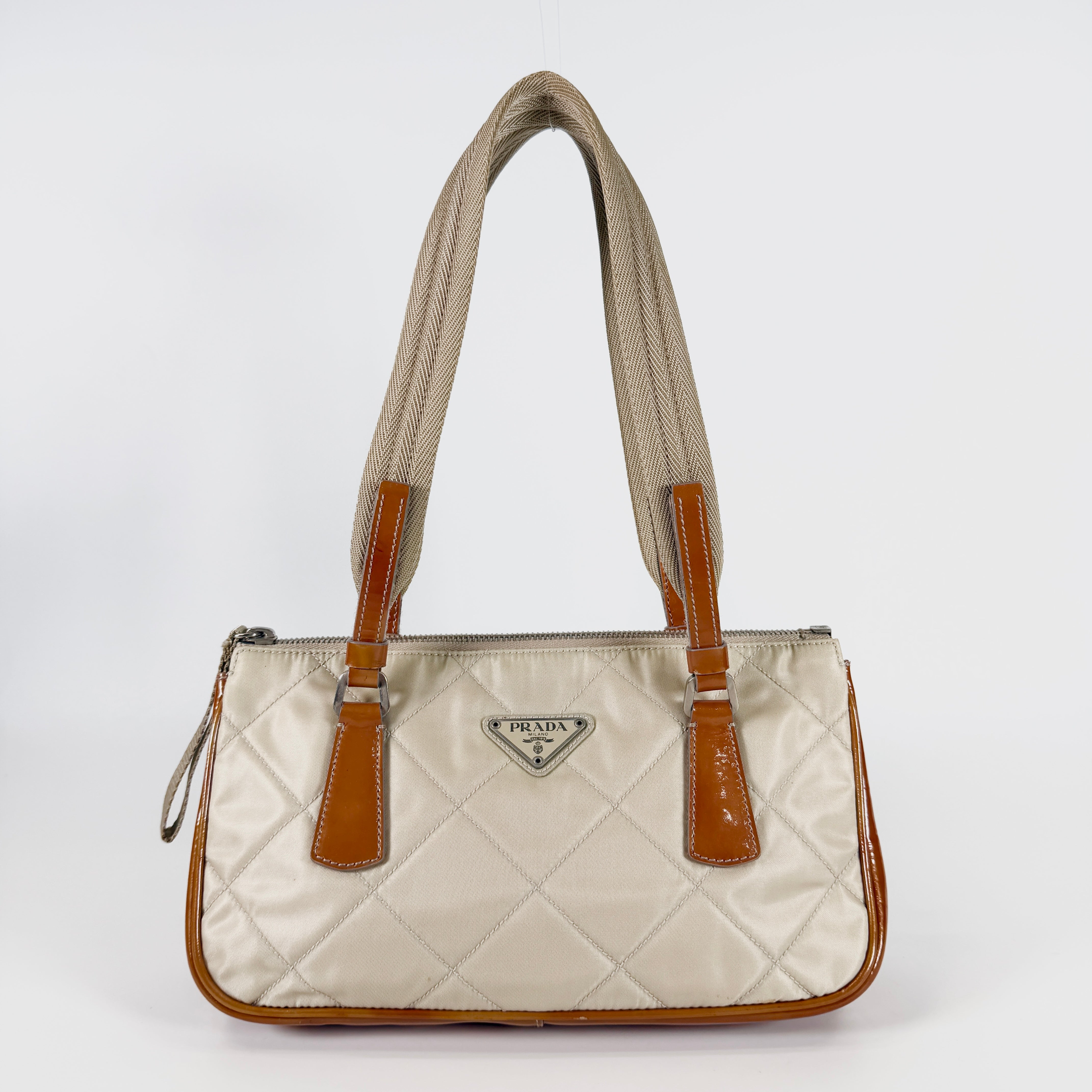 2606 secondhand PRADA hand bag