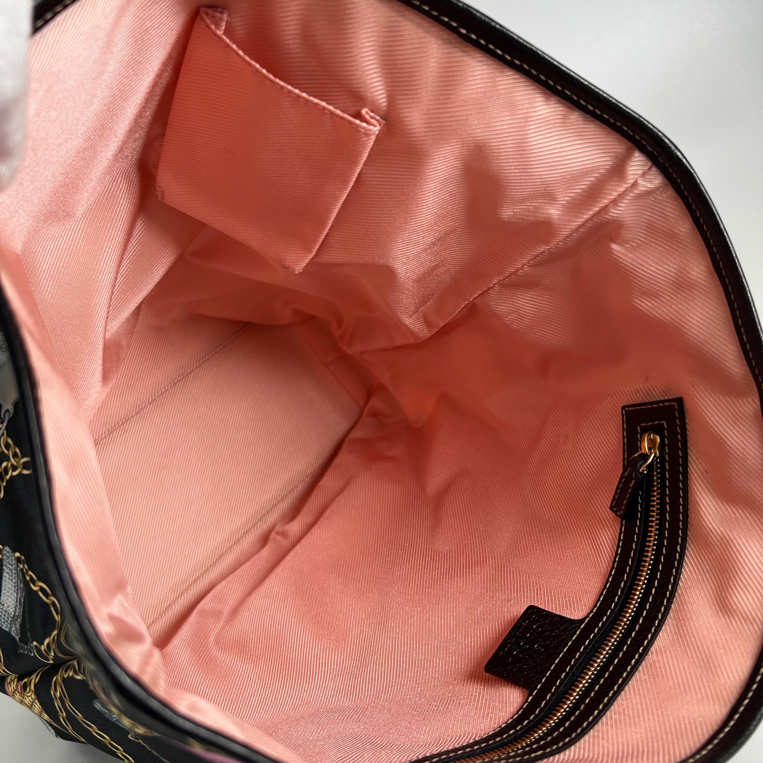 2606 secondhand GUCCI satin hand bag