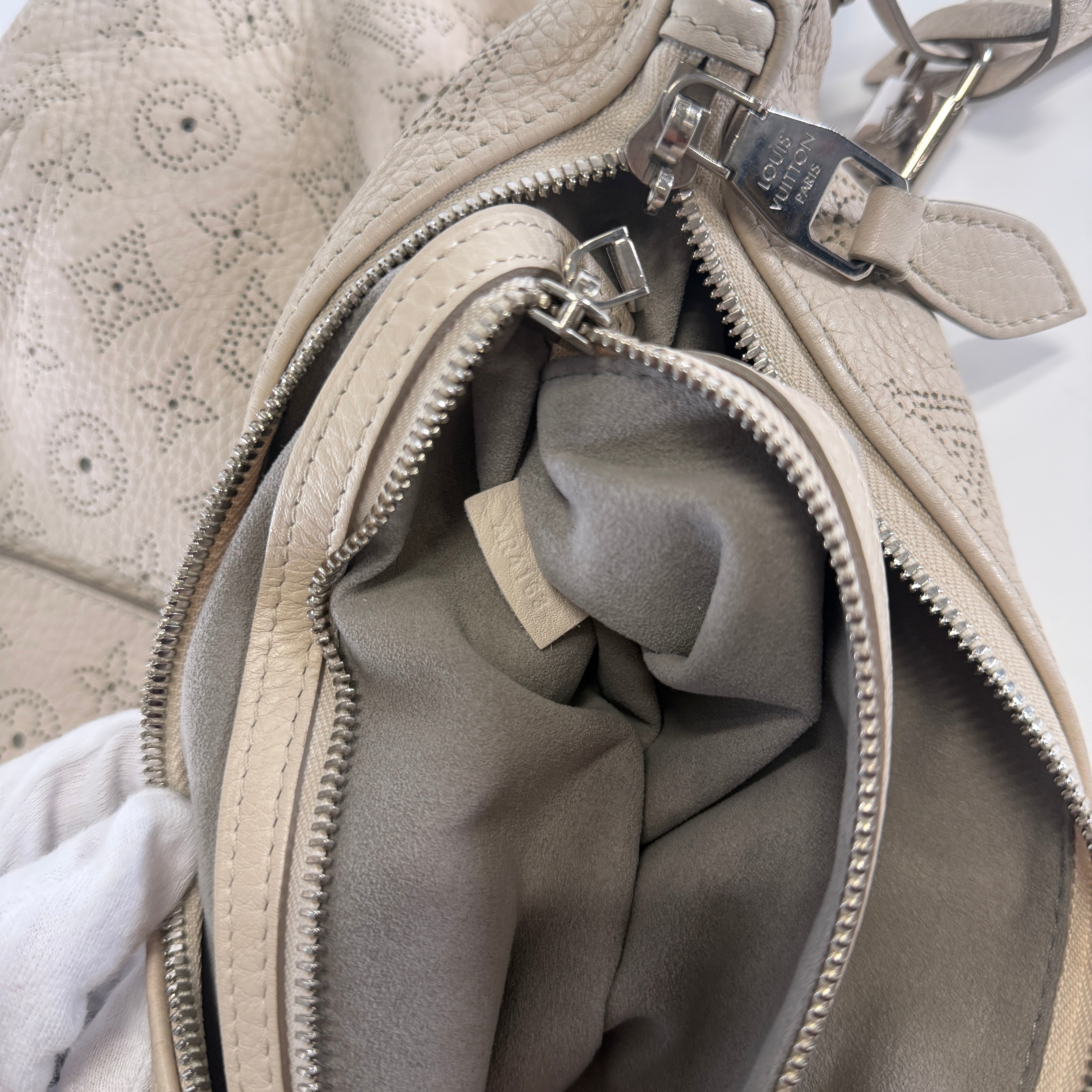 2606 secondhand LV Mahina Selene PM M94275 AR4163 white