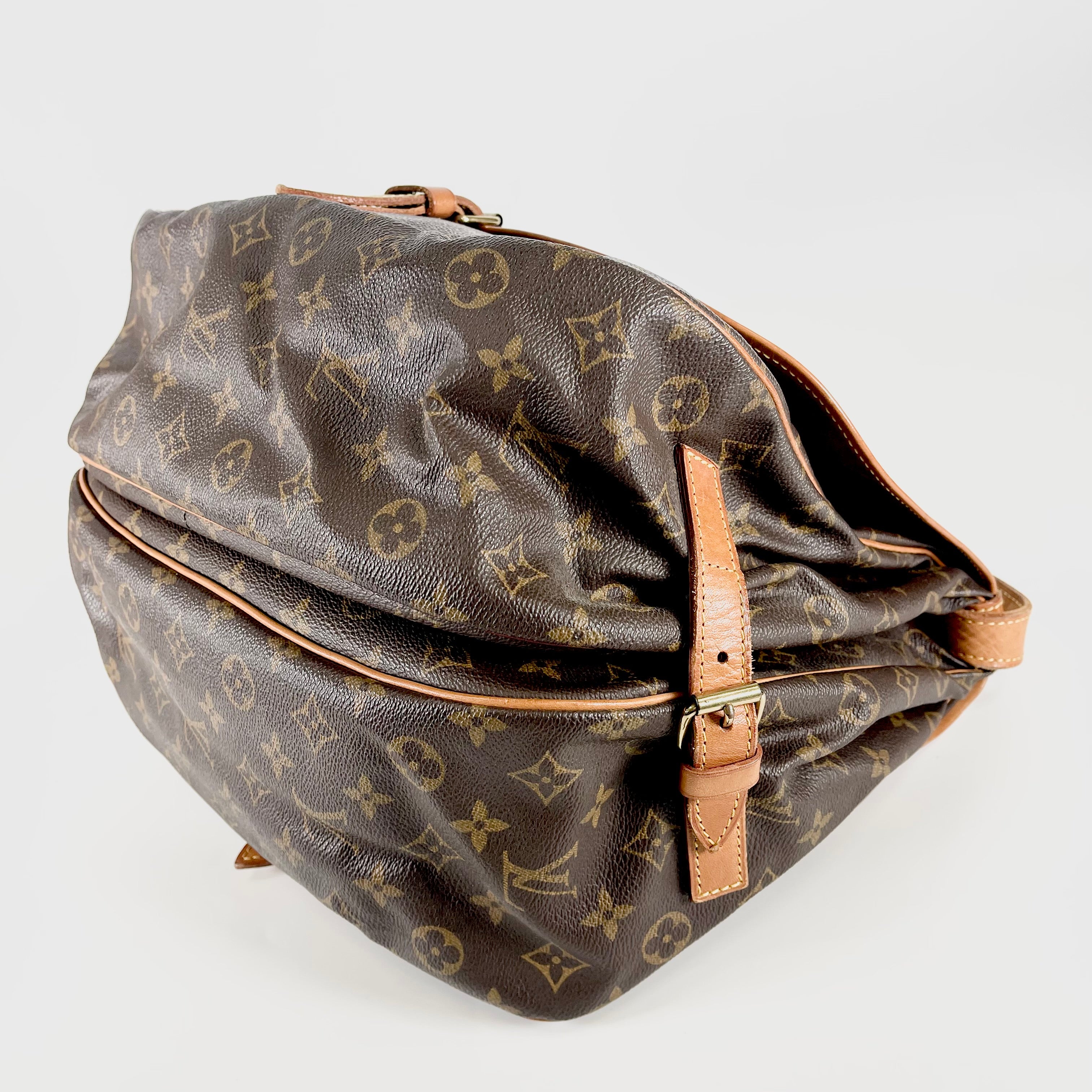 2606 secondhand LV Monogram Saumur 35