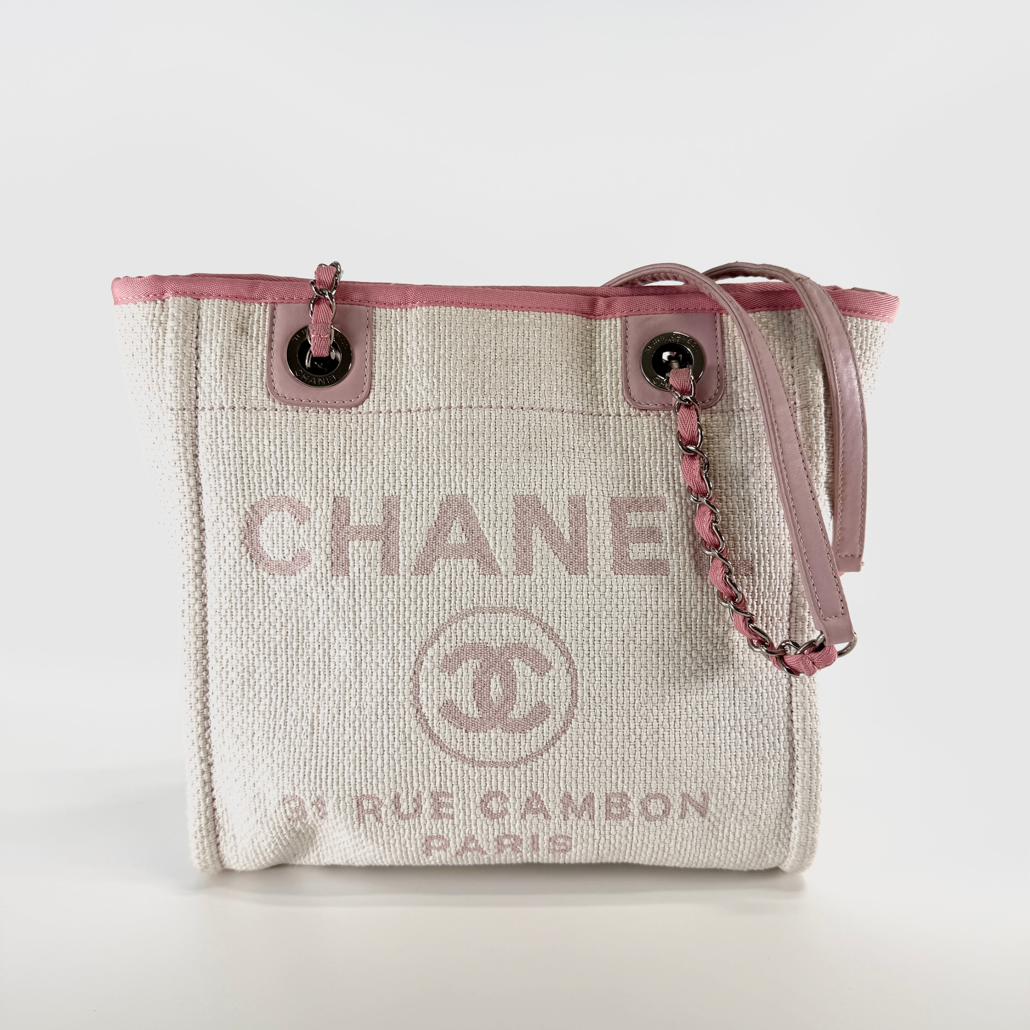 2606 secondhand CHANEL Shoulder bag / Crossbody Bag Deauville