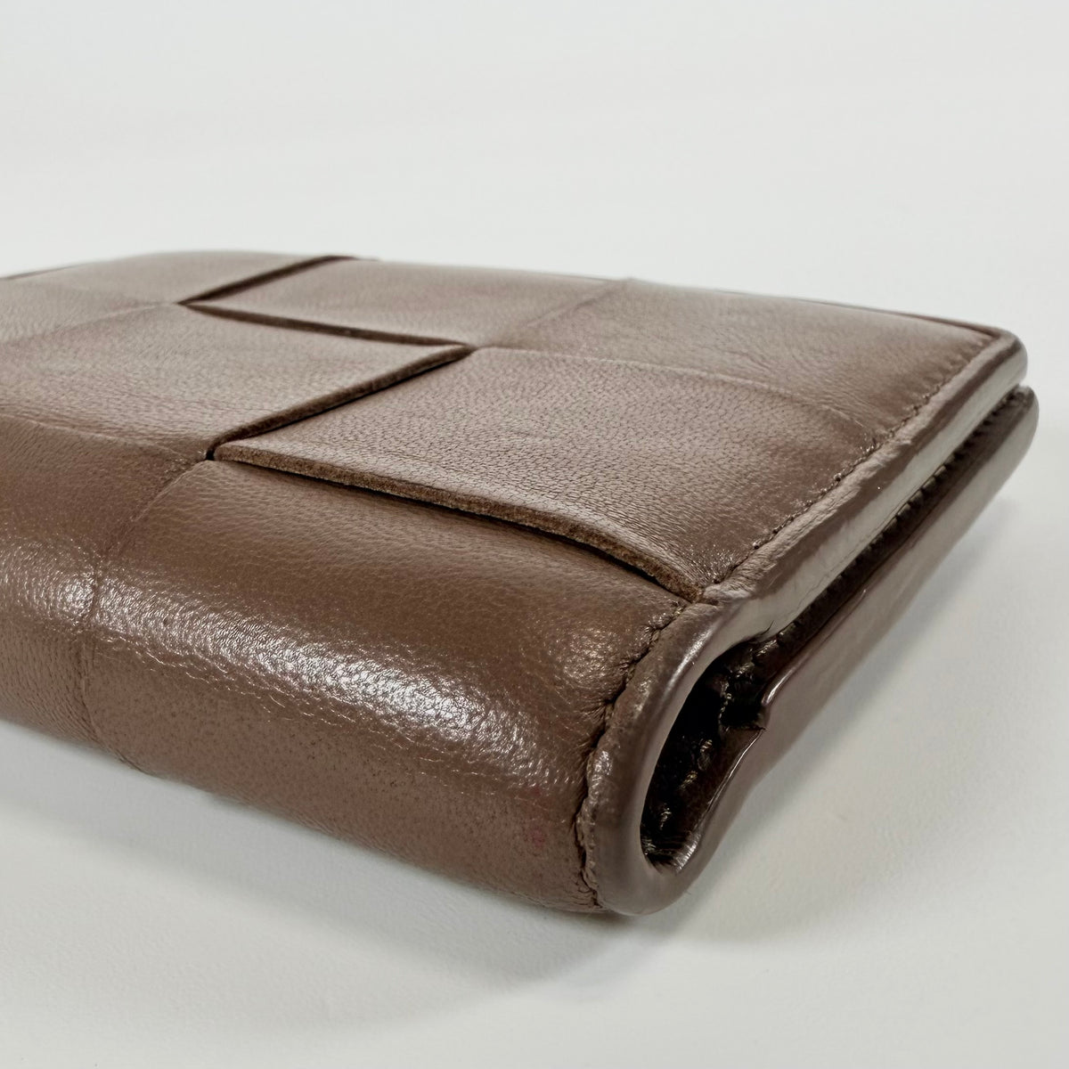 2607 secondhand Bottega Veneta bifold wallet beige leather