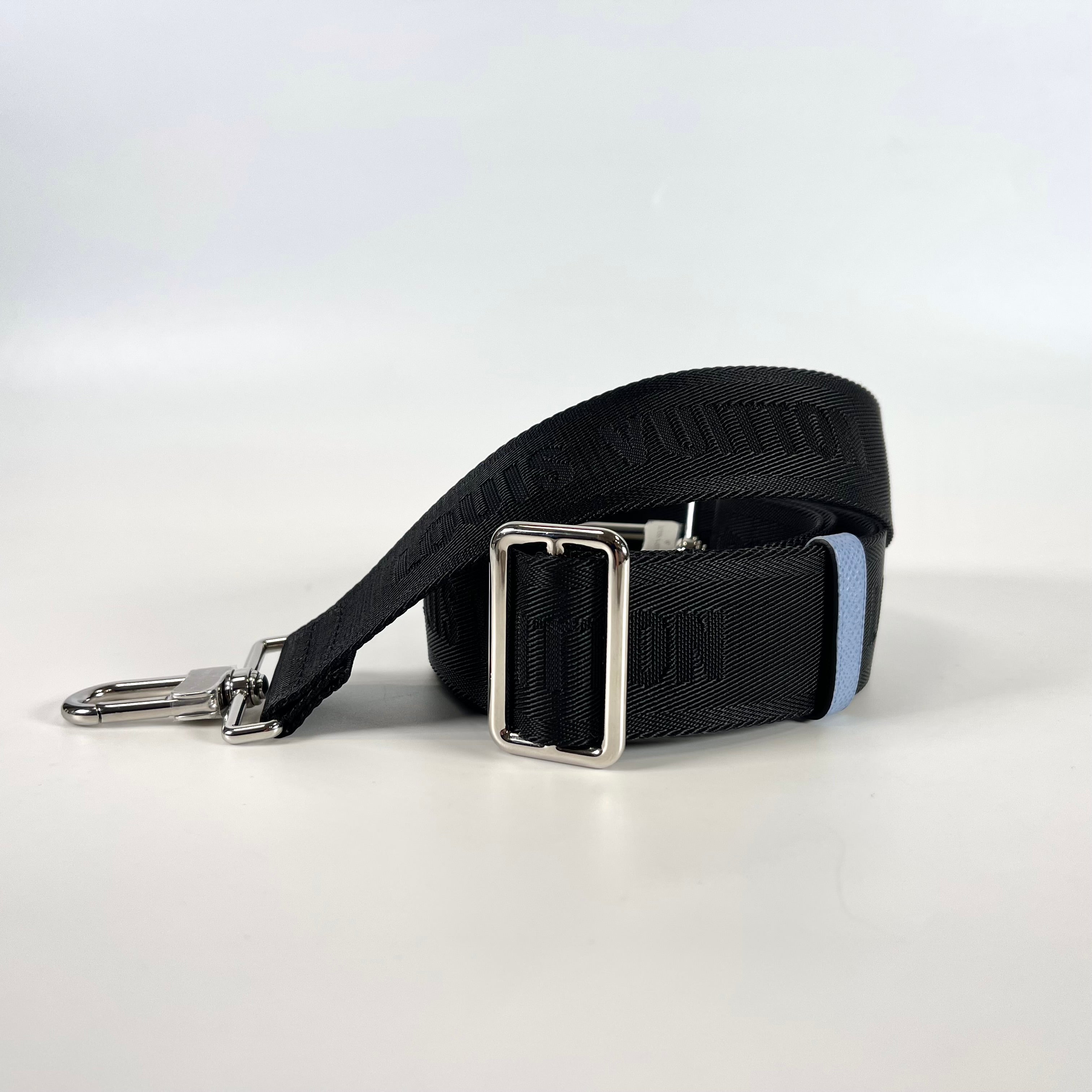 2512 Louis Vuitton strap interior / Goods