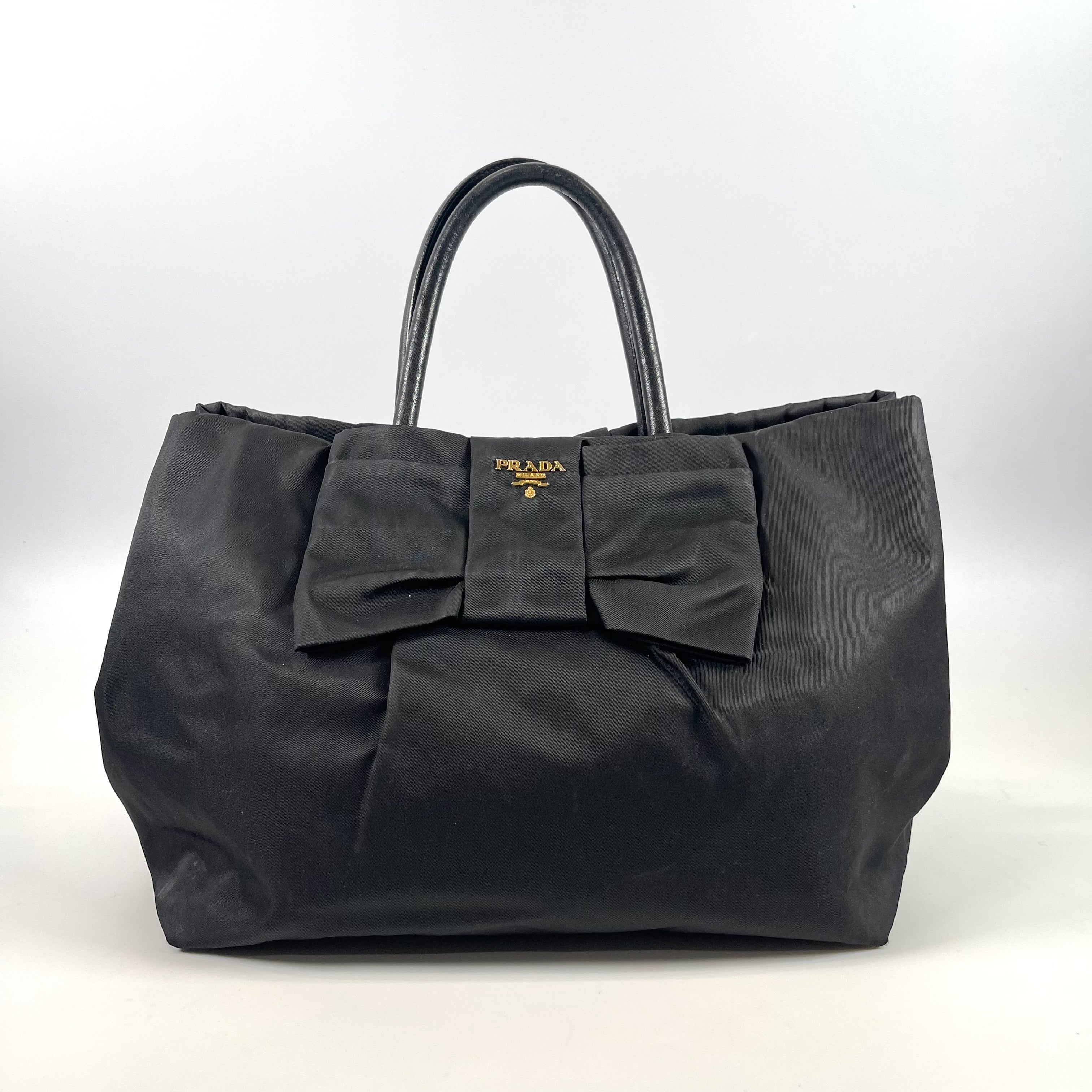 2512 secondhand PRADA nylon hand bag
