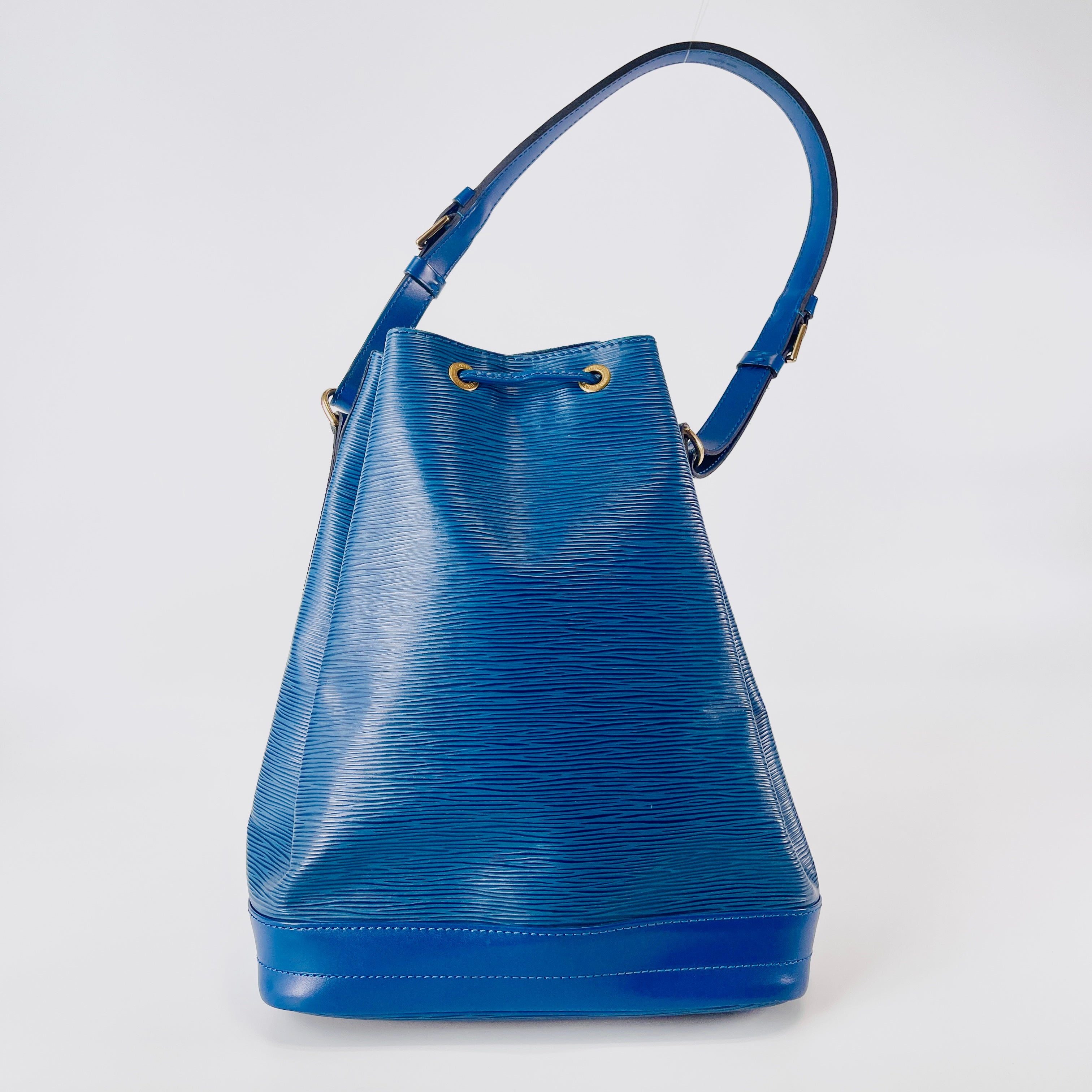 2604 secondhand LV Epi Noe