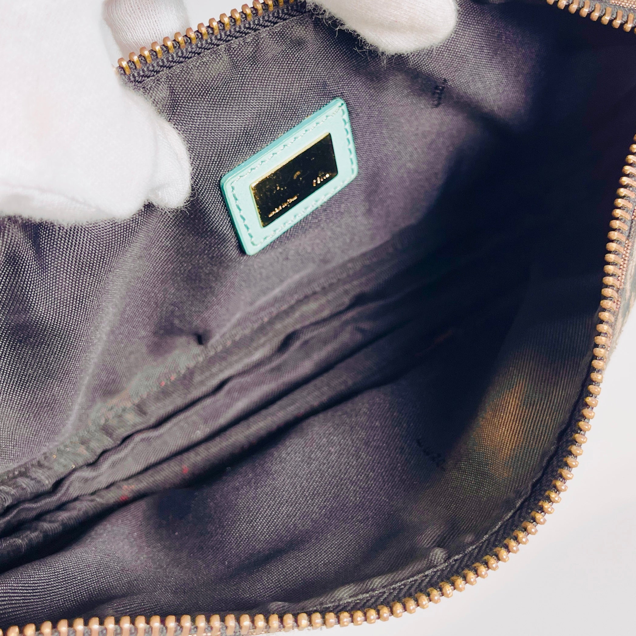 2604 secondhand FENDI 8BR133 pouch
