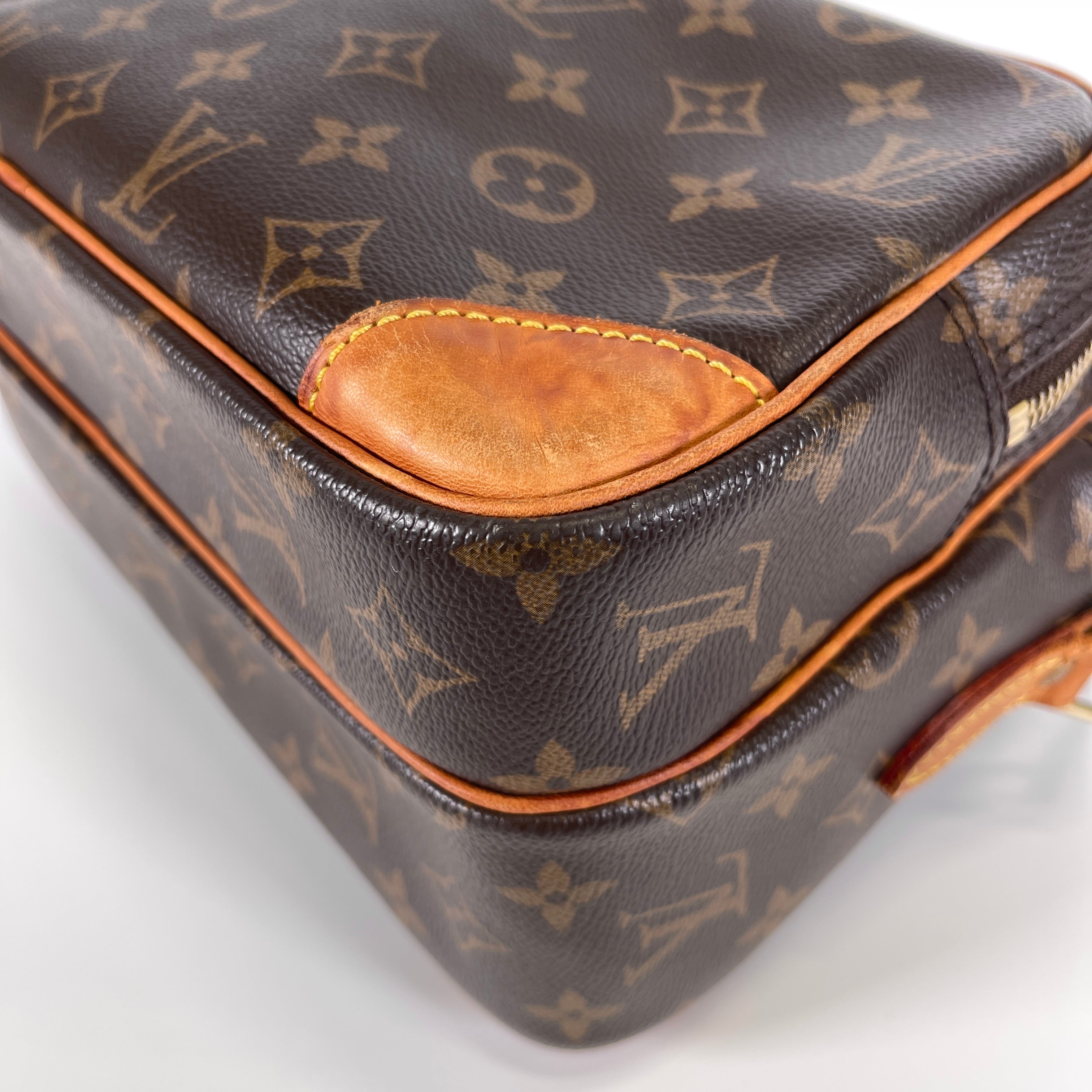 2605 secondhand LV Shoulder bag / Crossbody Bag Nile Monogram