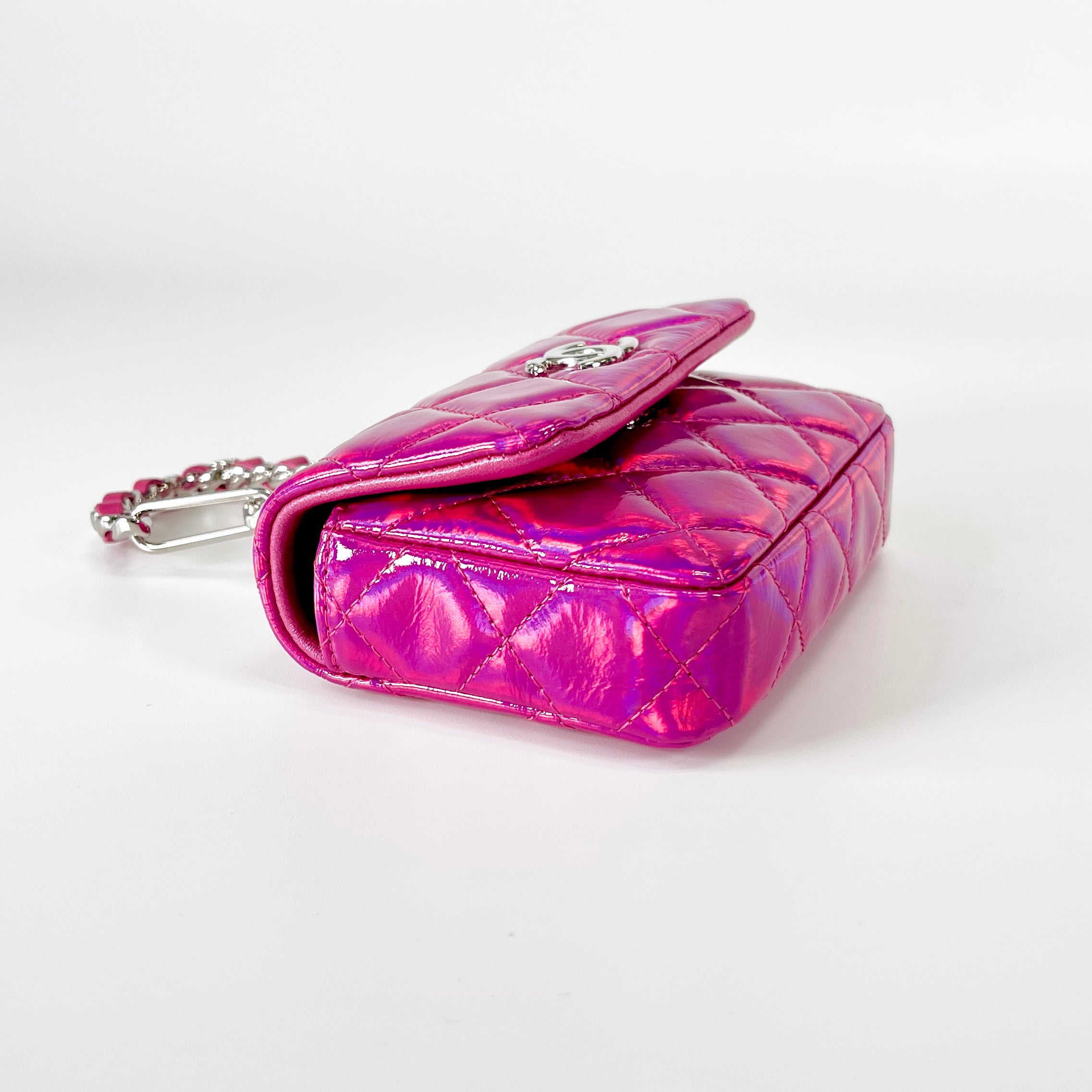 2604 secondhand CHANEL brand bag patent charm