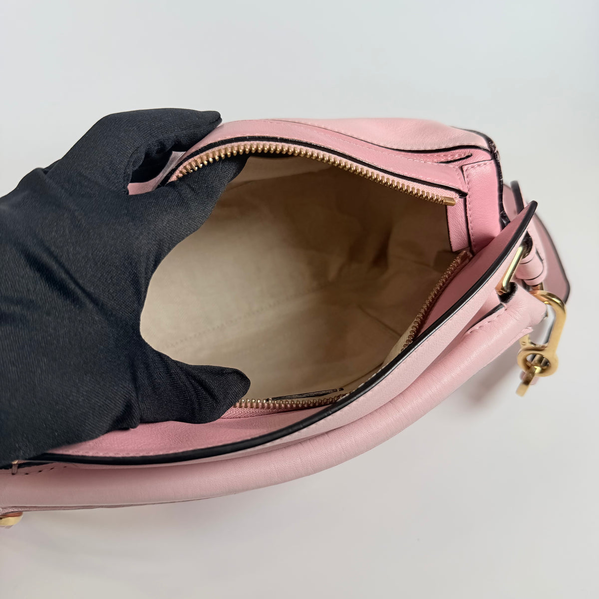 2605 secondhand LOEWE Puzzle Bag Pink Leather