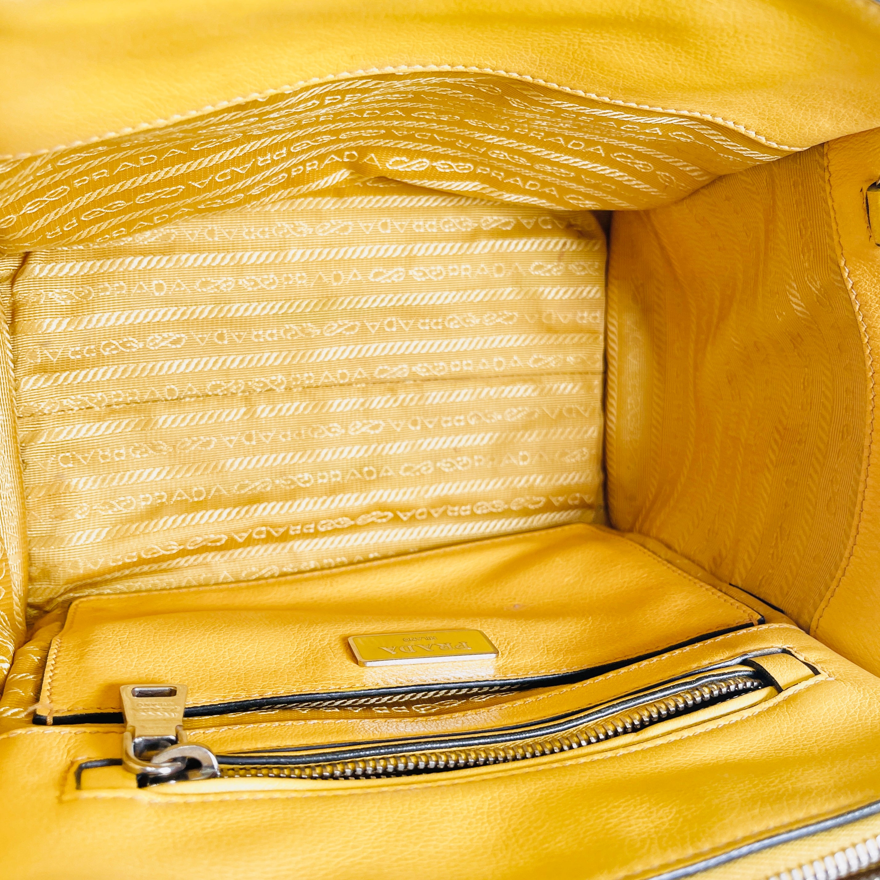 2605 secondhand PRADA leather hand bag yellow Poignier