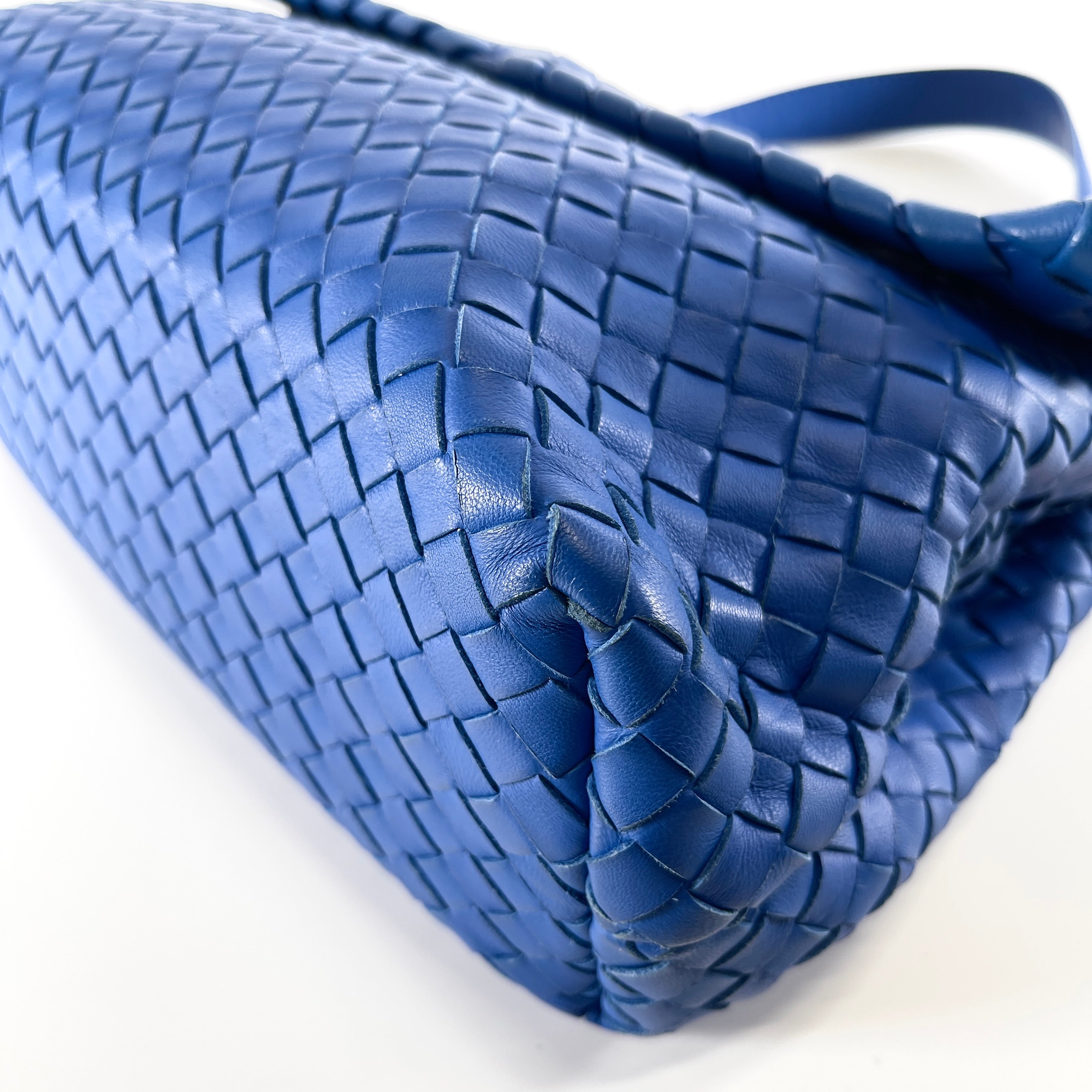 2606 secondhand BOTTEGAVENETA Intrecciato Olympia leather Chain Shoulder Bag blue mirror With